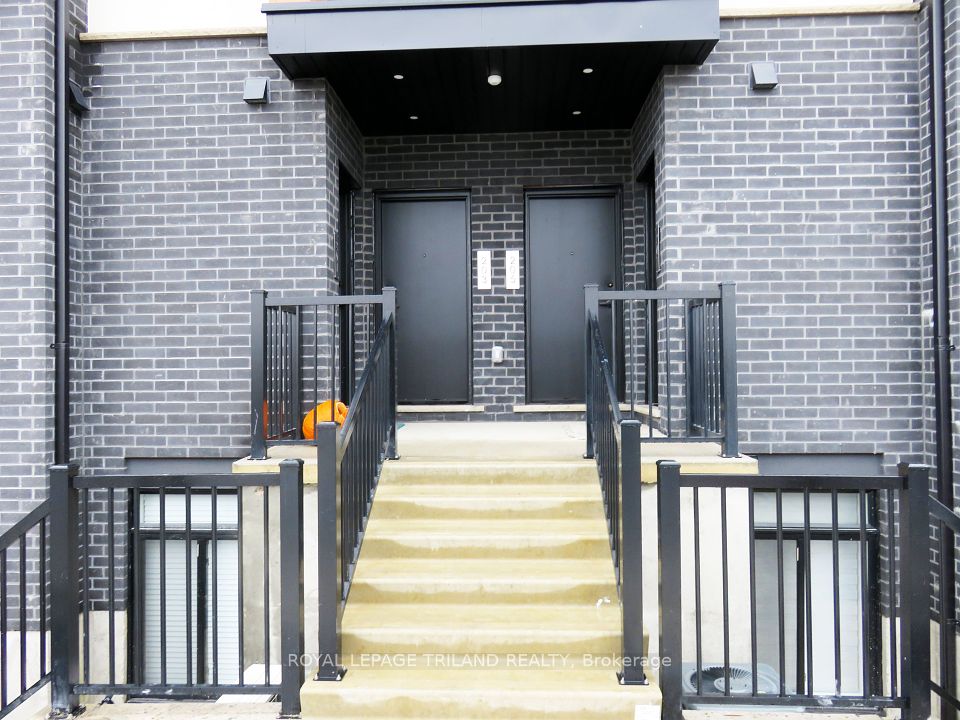 #203 - 3900 Savoy Street, London South, ON N6P 0A3