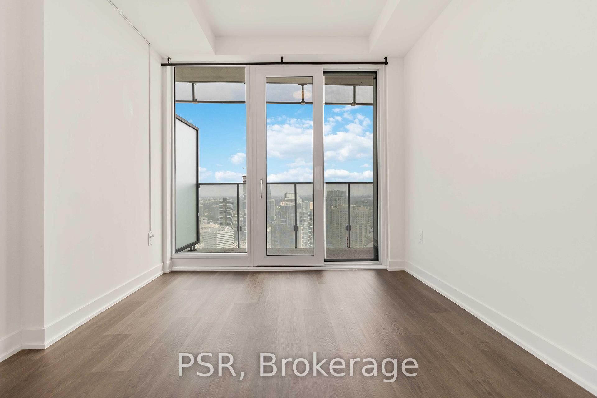 3 Bedrooms Condo at 3900 Confederation, Mississauga For sale