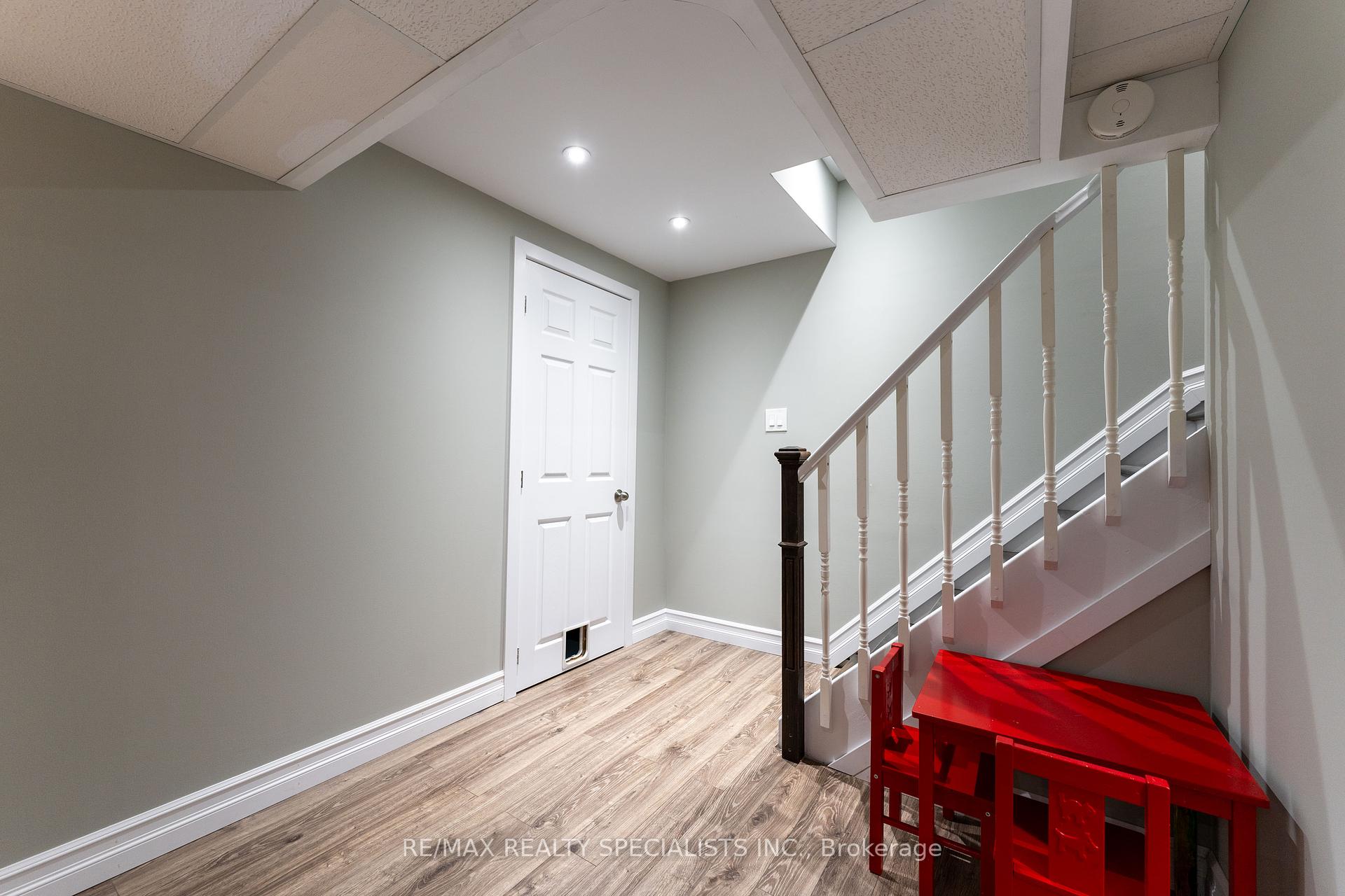 3 Bedrooms Condo at 2050 Upper Middle, Burlington For sale