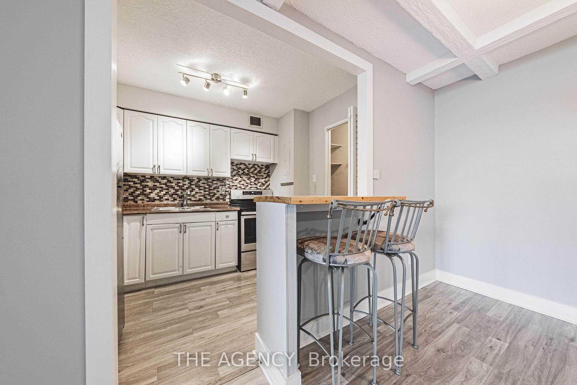 1 Bedroom Condo at 975 Warwick, Burlington For sale