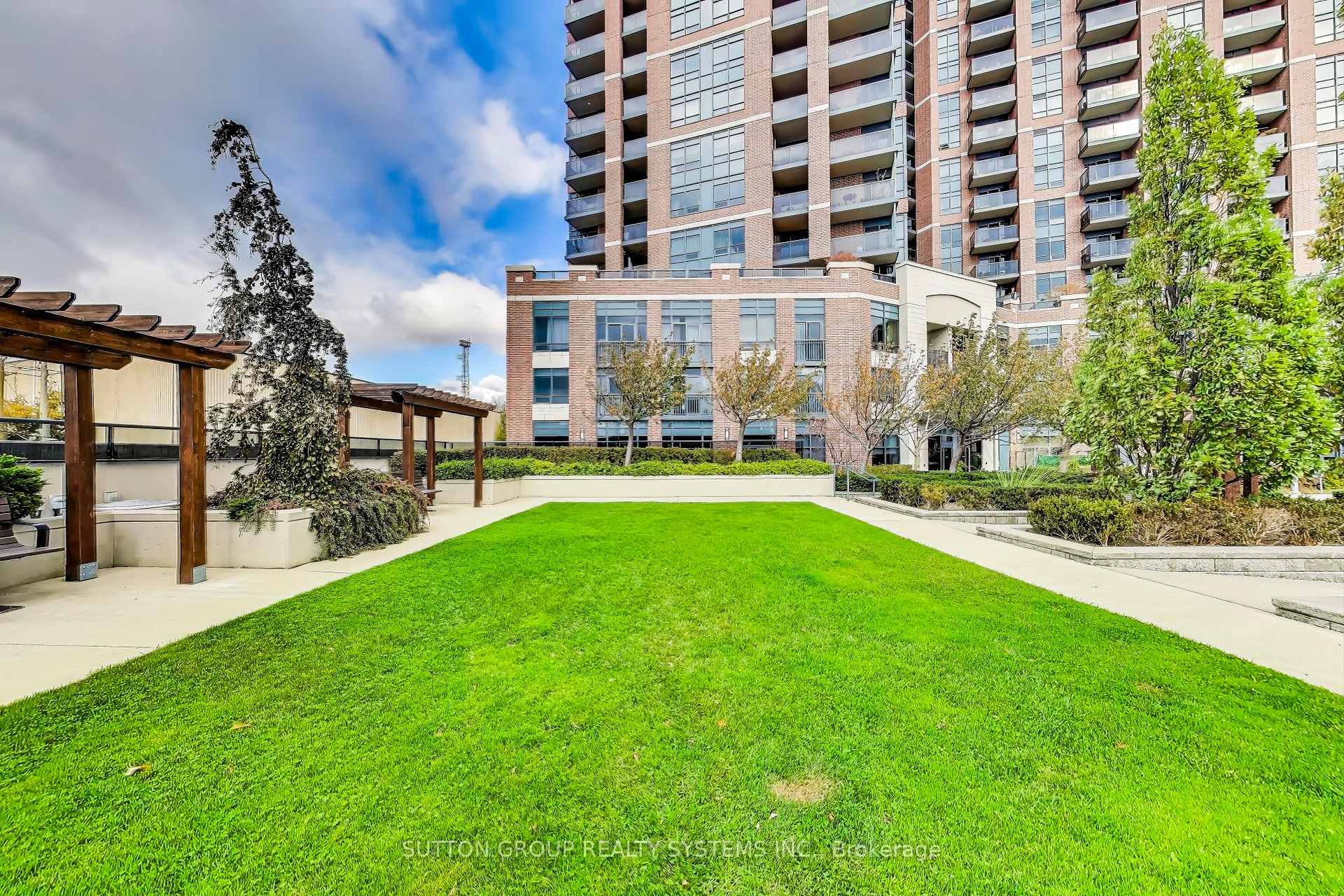 1 Bedroom Condo at 60 Heintzman, Toronto For sale