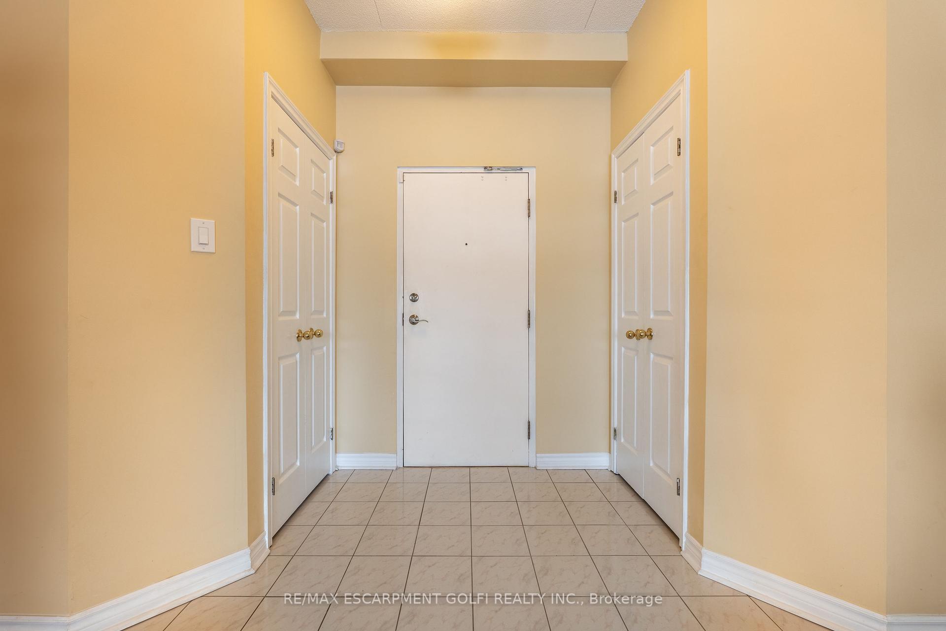 2 Bedrooms Condo at 416 Limeridge, Hamilton For sale