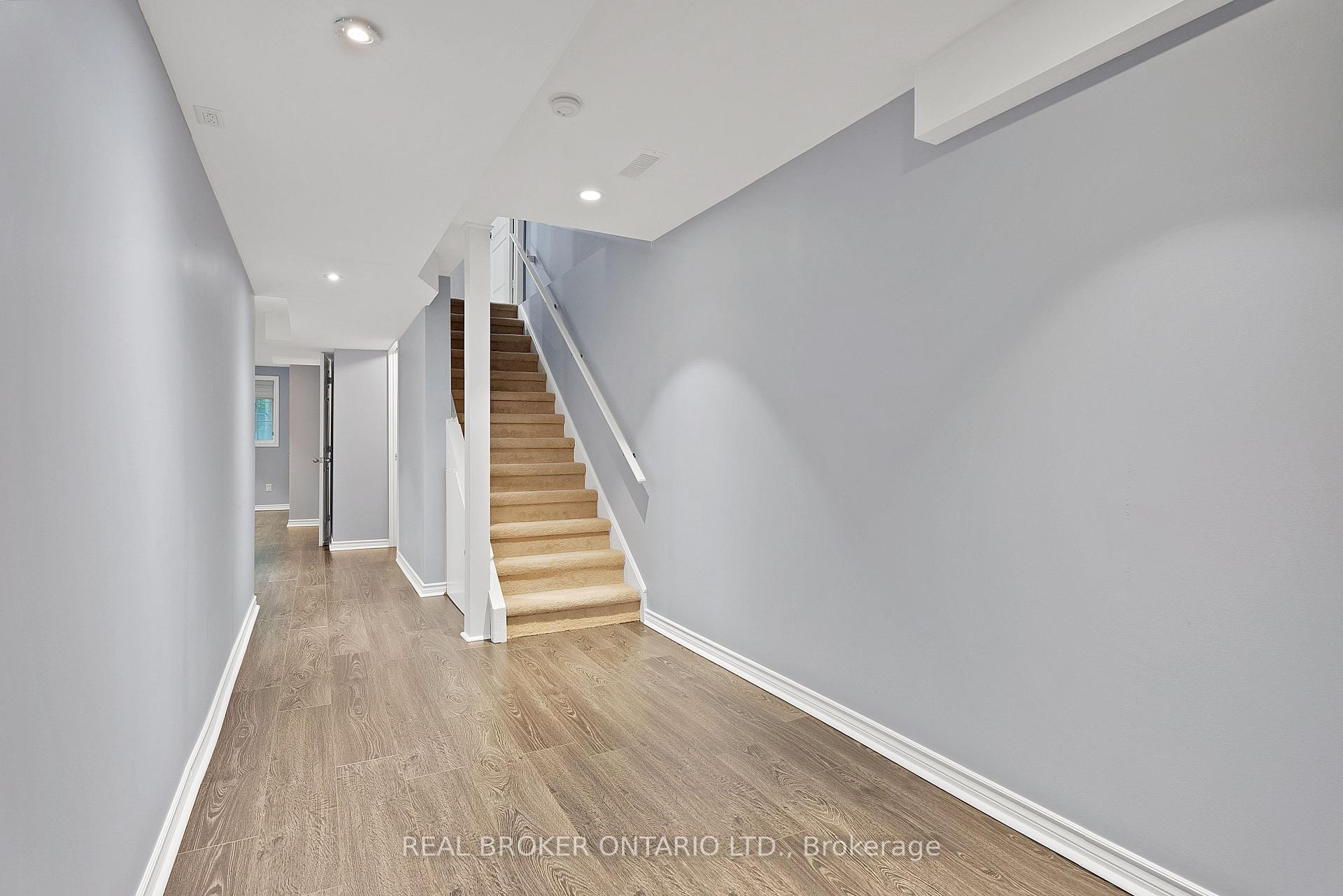 3 Bedrooms Condo at 7360 Zinnia, Mississauga For sale