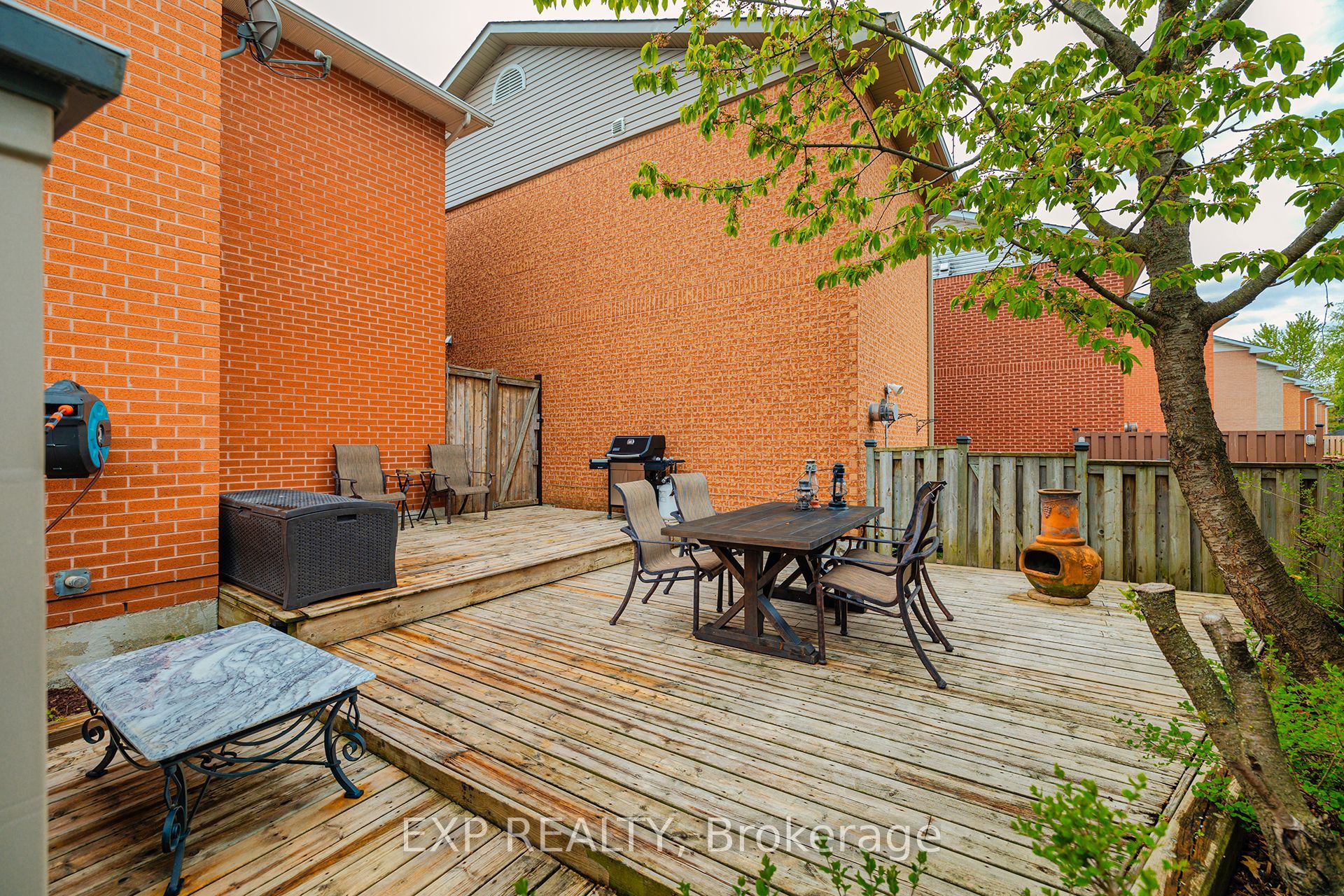 172 Queen Street W