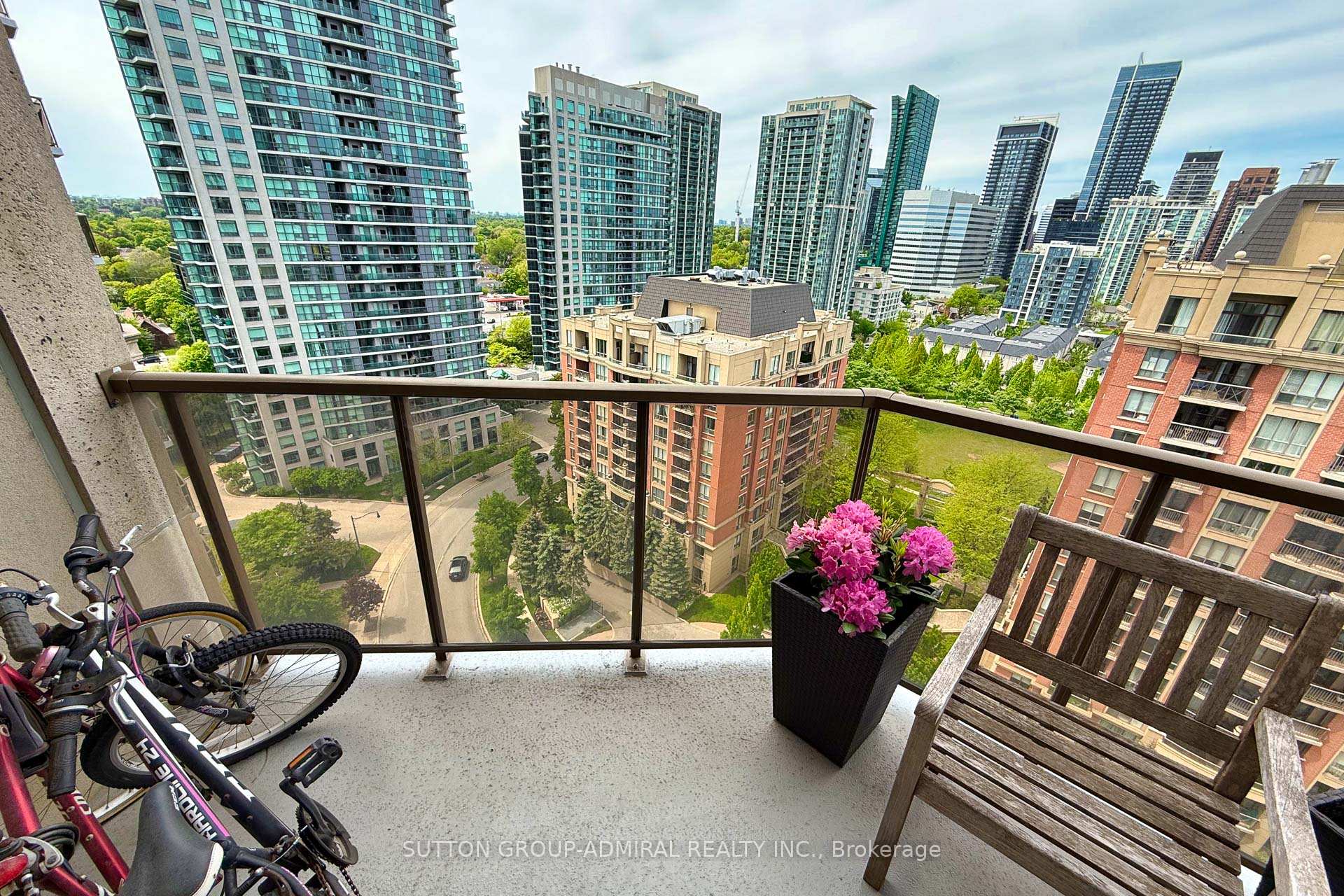 2 Bedrooms Condo at 78 Harrison Garden, Toronto For sale
