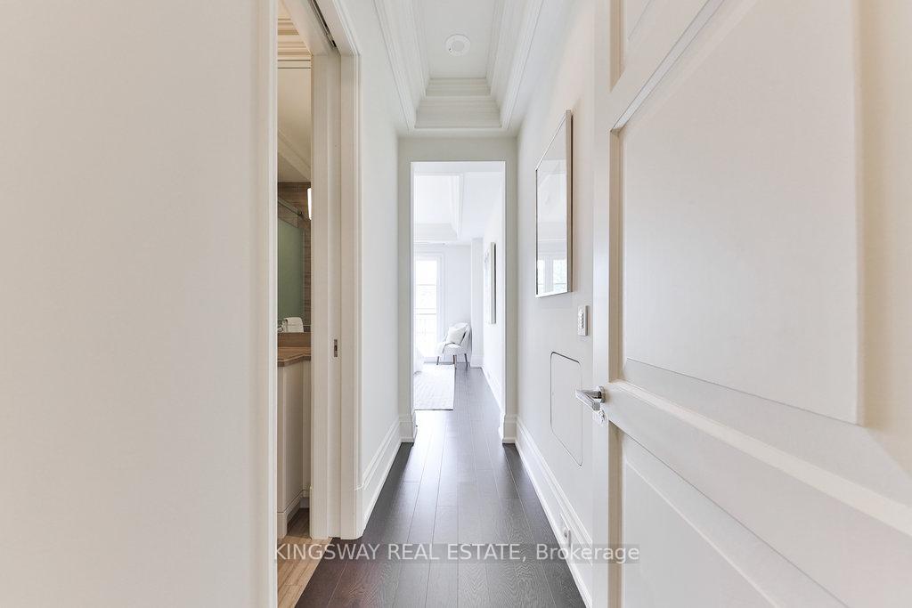 2 Bedrooms Condo at 300 Randall, Oakville For sale