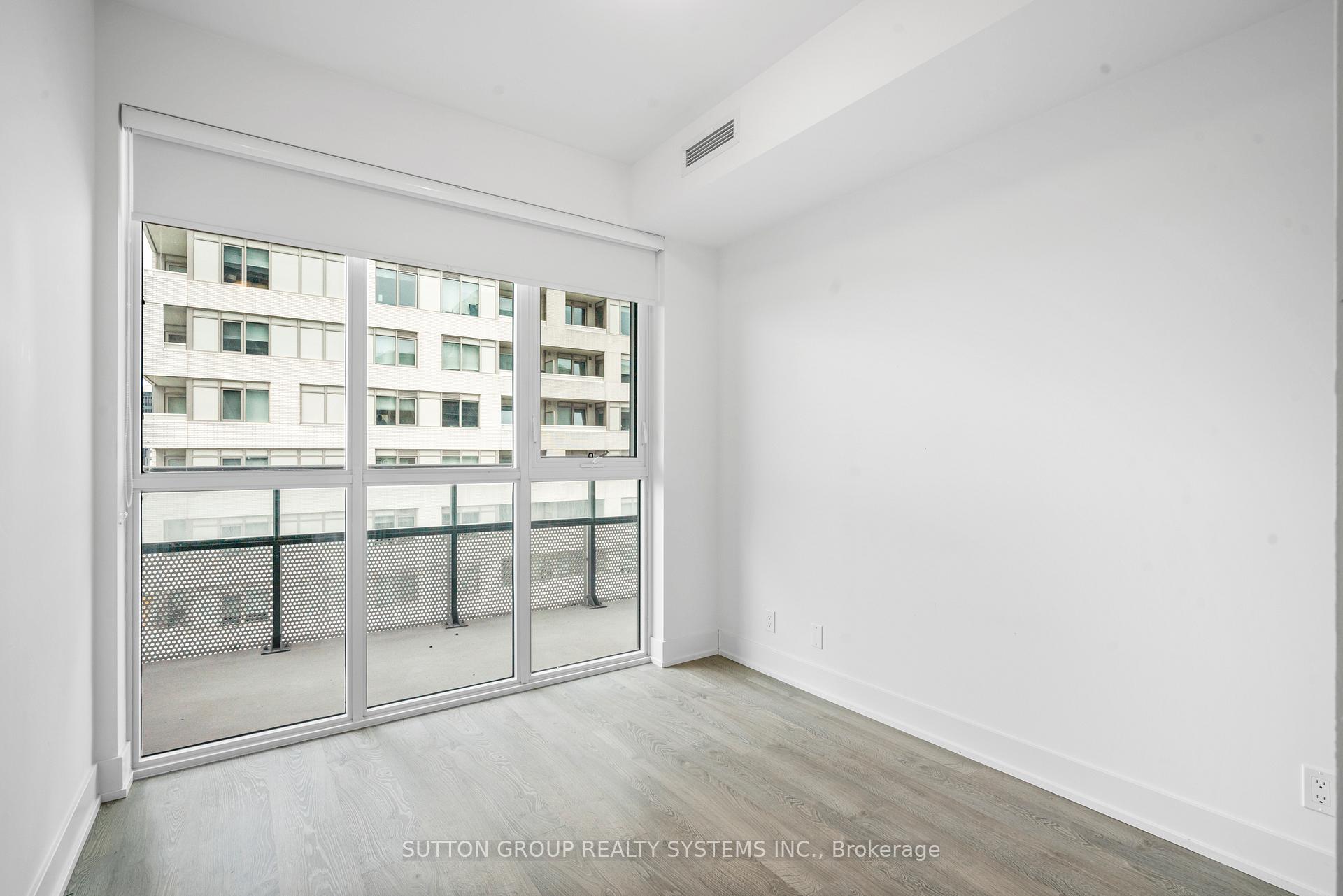 2 Bedrooms Condo at 11 Lillian, Toronto For sale