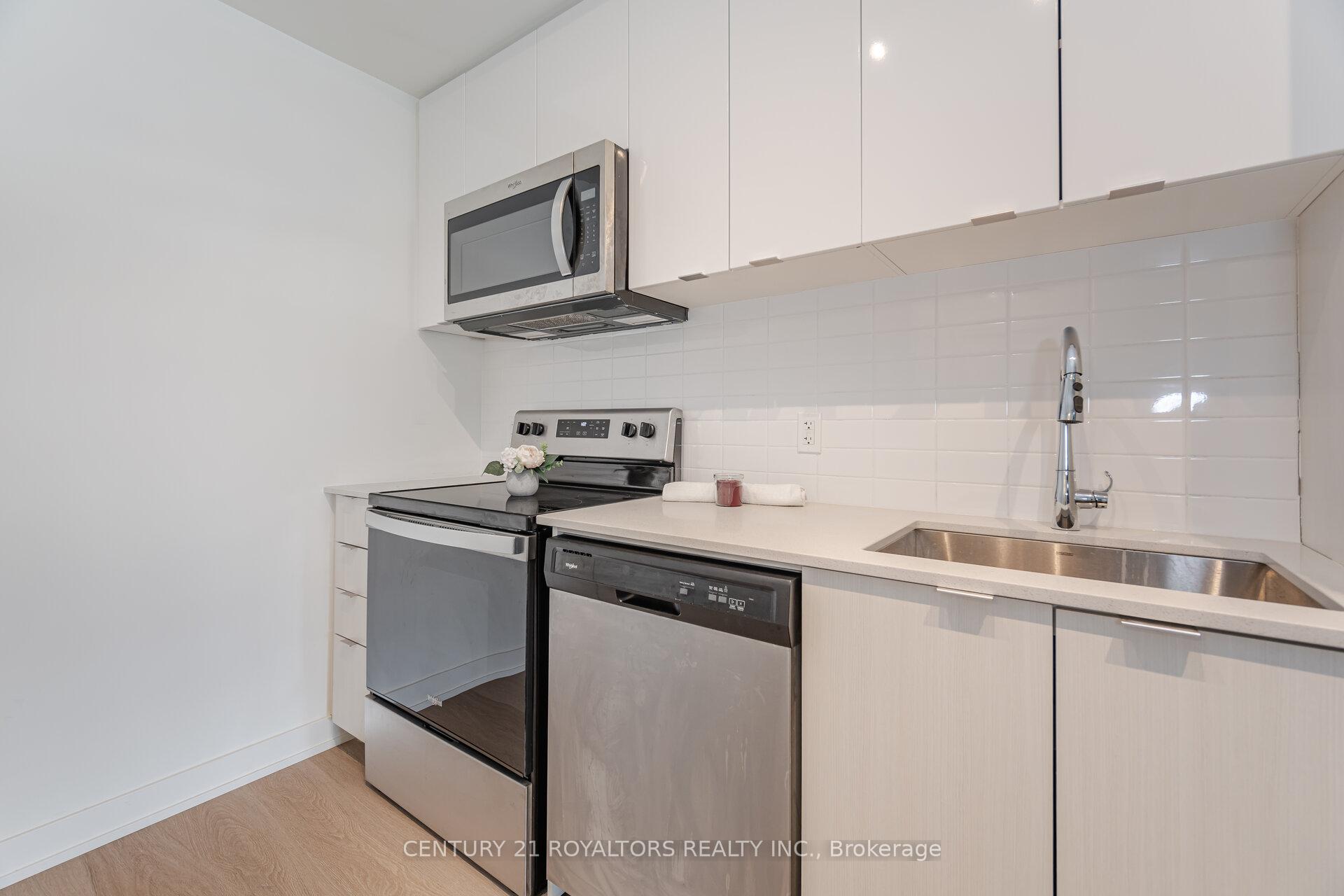 2 Bedrooms Condo at 859 The Queensway, Toronto For sale