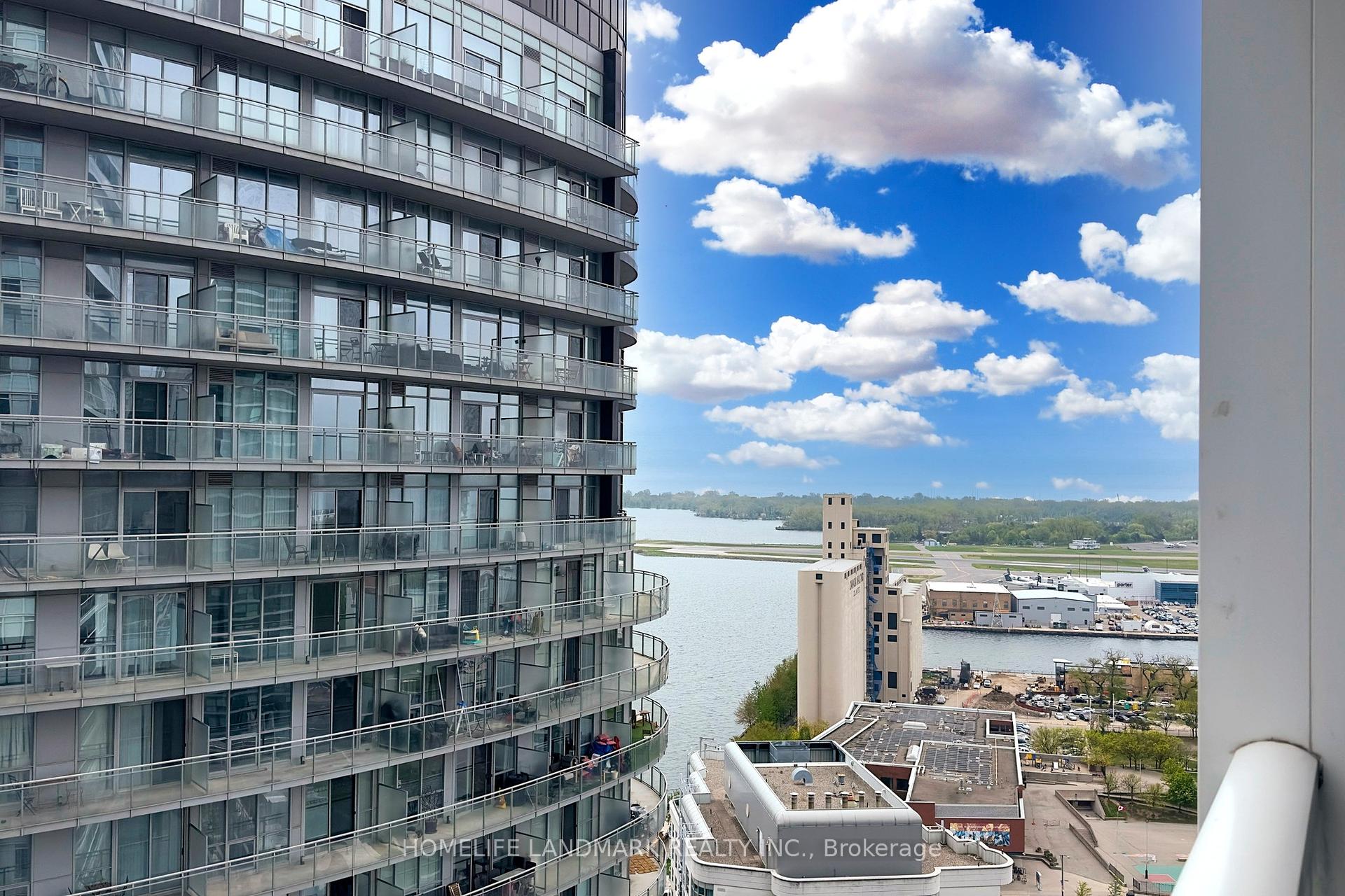 2 Bedrooms Condo at 17 Bathurst, Toronto For sale