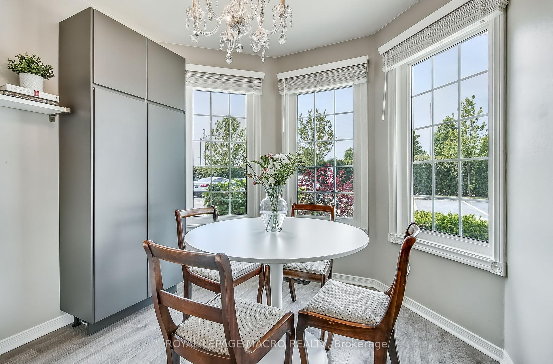 4 Bedrooms Condo at 2055 Walkers, Burlington For sale