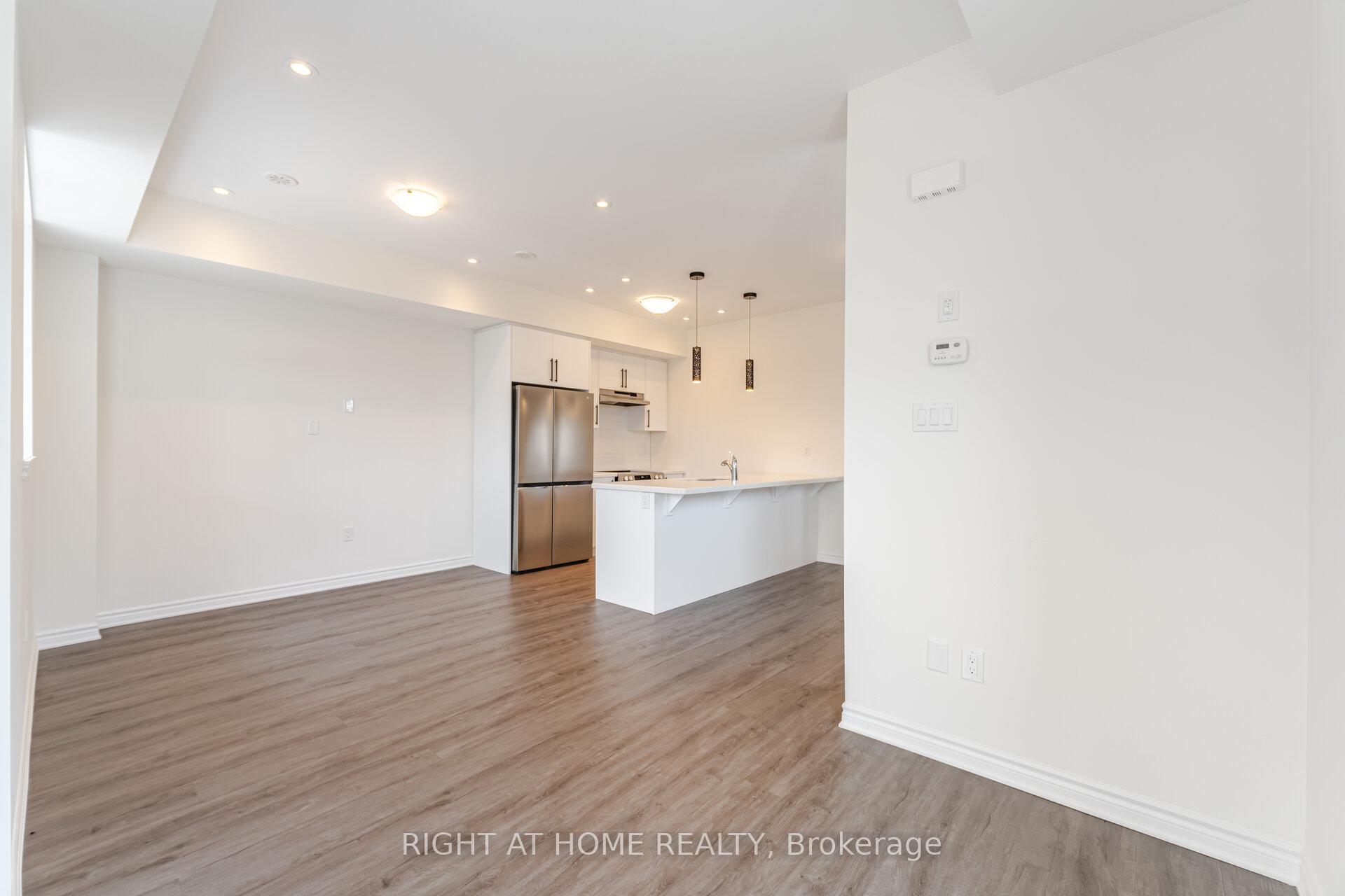 2 Bedrooms Condo at 305 Garner, Hamilton For sale