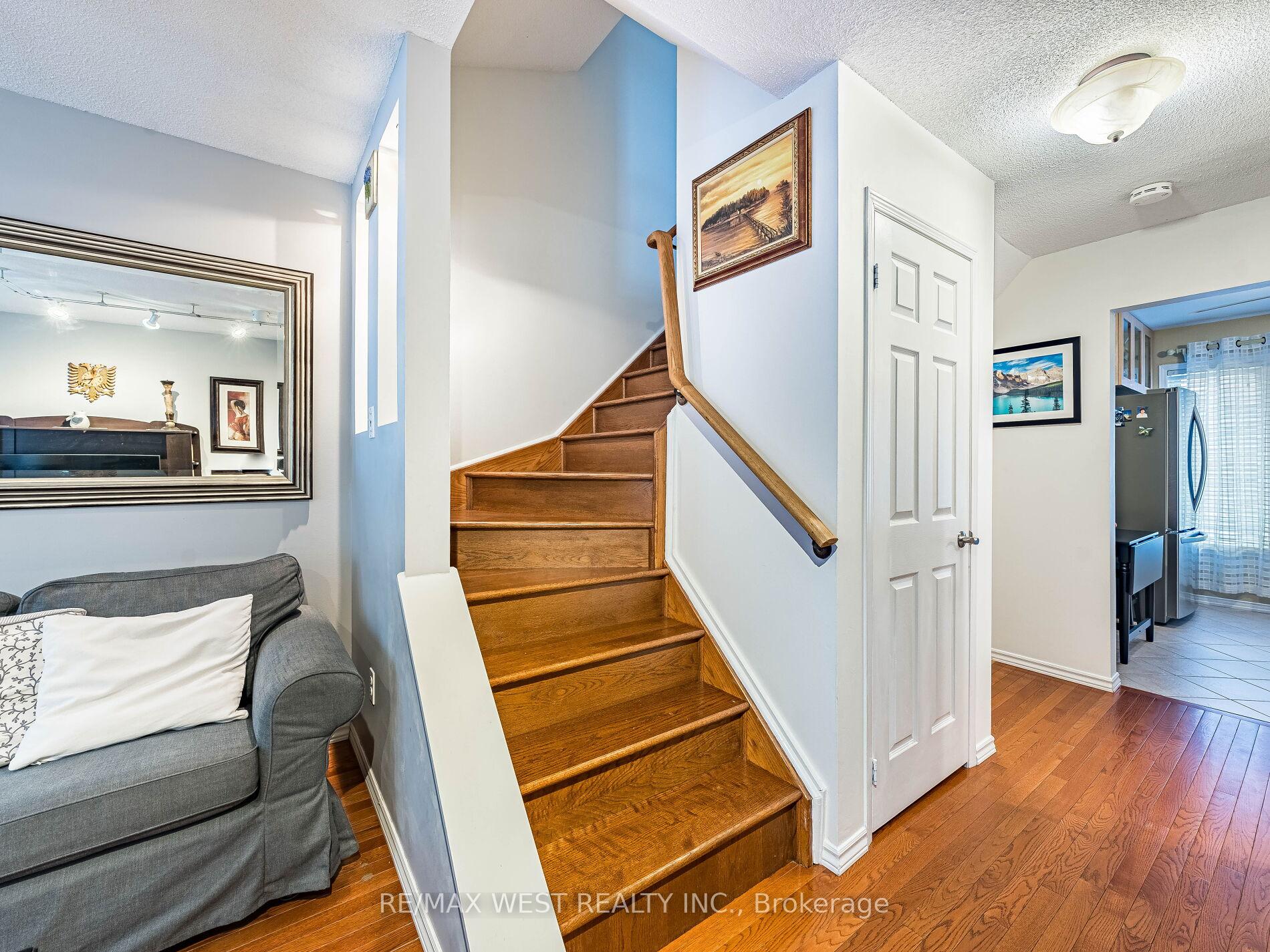 4 Bedrooms Condo at 1168 Arena, Mississauga For sale