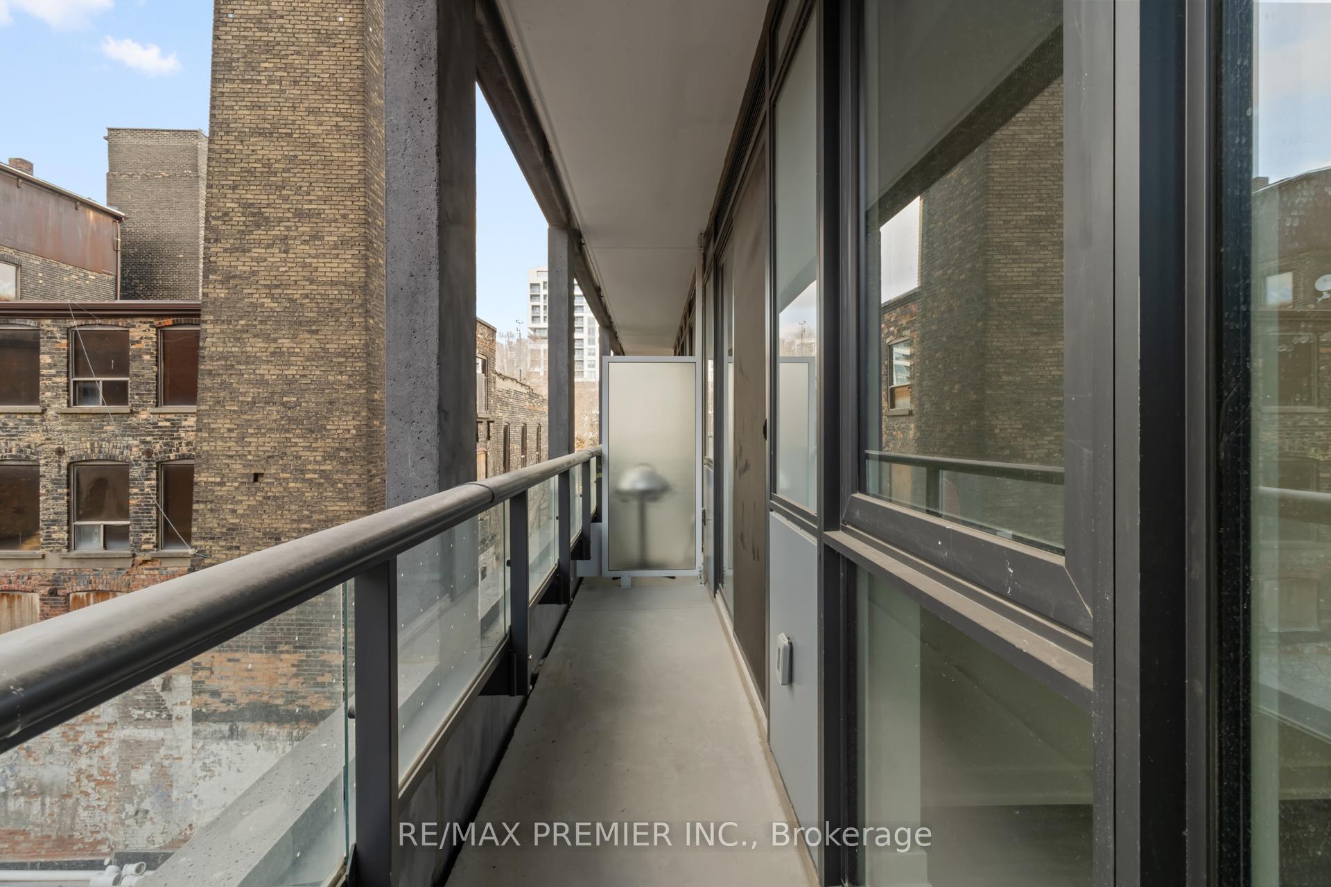 1 Bedroom Condo at 9 Tecumseth, Toronto For sale