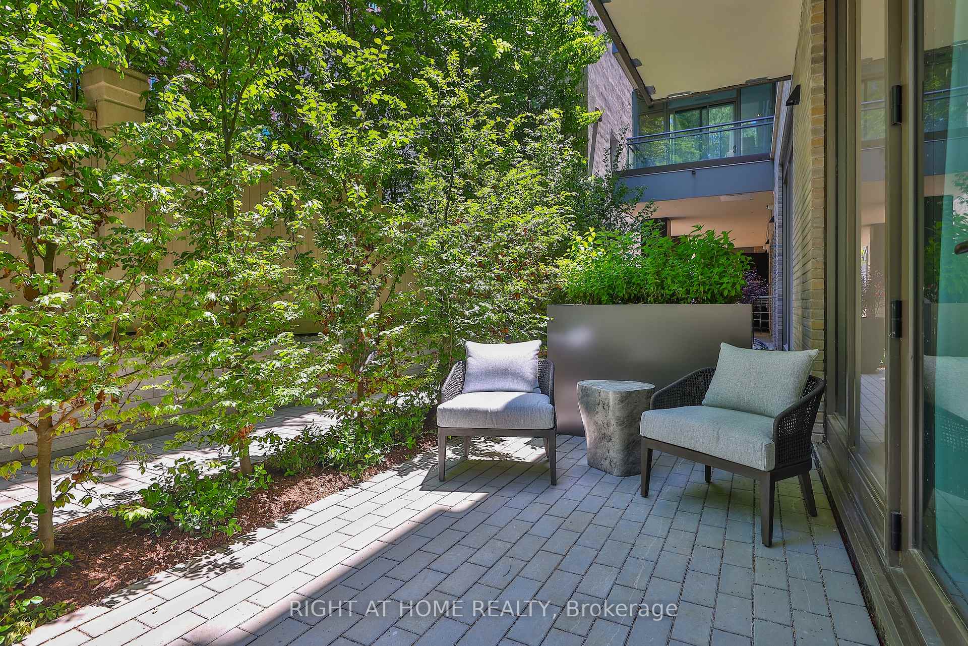 4 Bedrooms Condo at 10 Prince Arthur, Toronto For sale