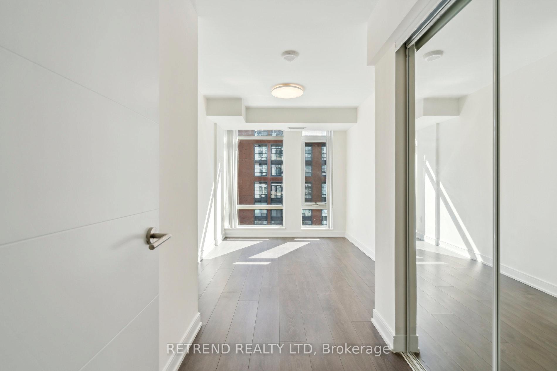 3 Bedrooms Condo at 525 Adelaide, Toronto For sale
