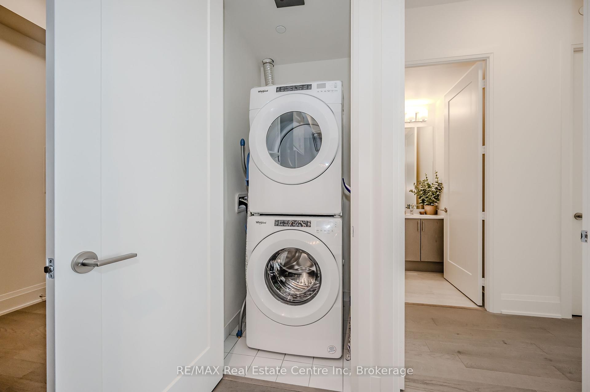 2 Bedrooms Condo at 9000 Jane, Vaughan For sale