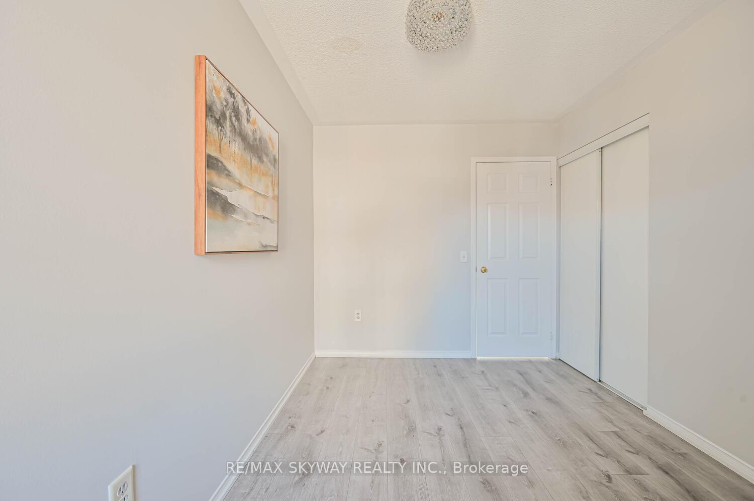 3 Bedrooms Condo at 50 Strathaven,  Mississauga For sale