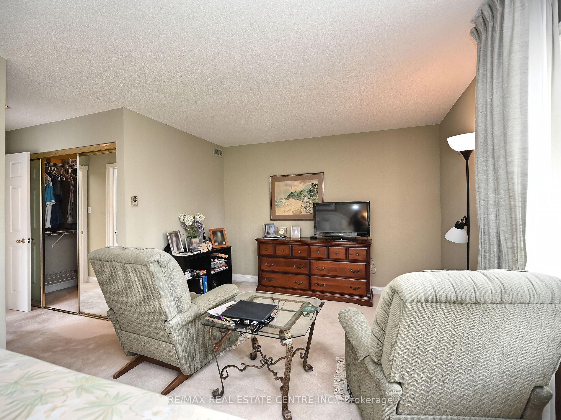 3 Bedrooms Condo at 3587 Kariya, Mississauga For sale