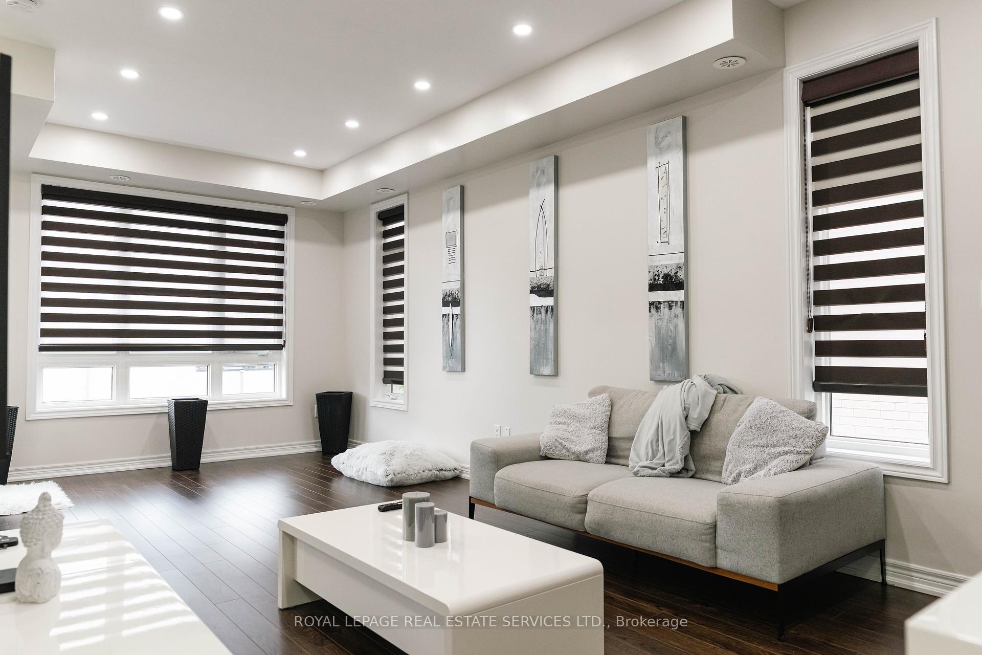2 Bedrooms Condo at 9621 Jane, Vaughan For sale