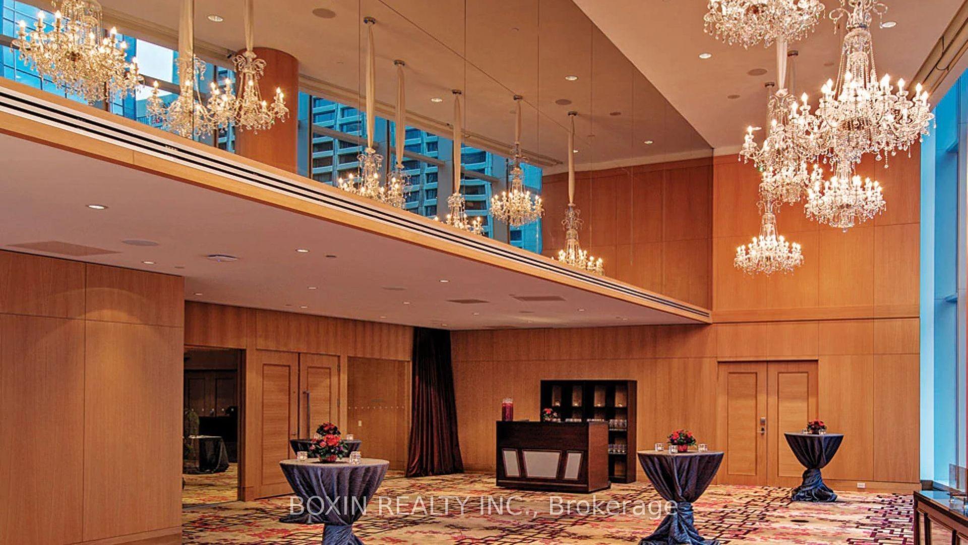 2 Bedrooms Condo at 180 University,  Toronto For sale