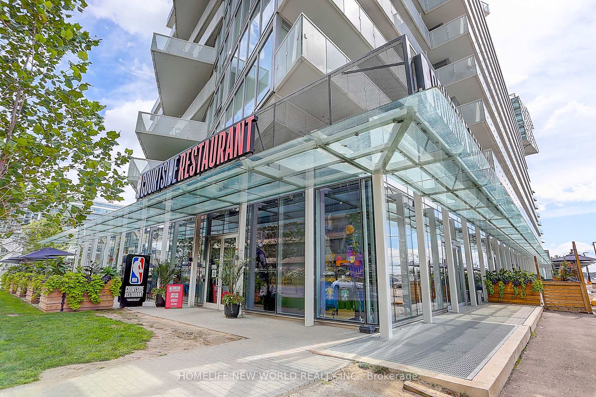 1 Bedroom Condo at 15 Queens, Toronto For sale