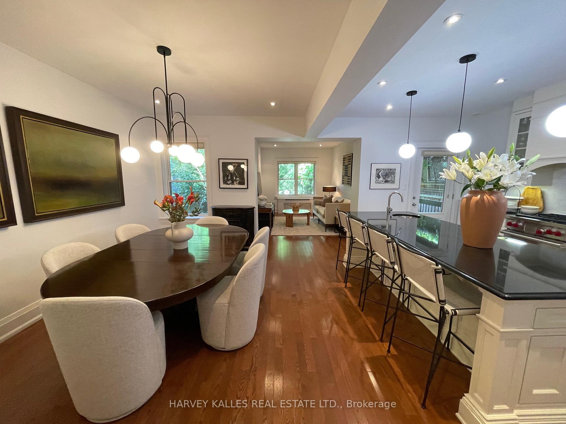 8 Edgewood Crescent