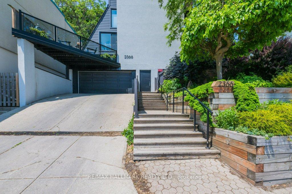 2 Bedrooms Condo at 2366 Queen, Toronto For sale