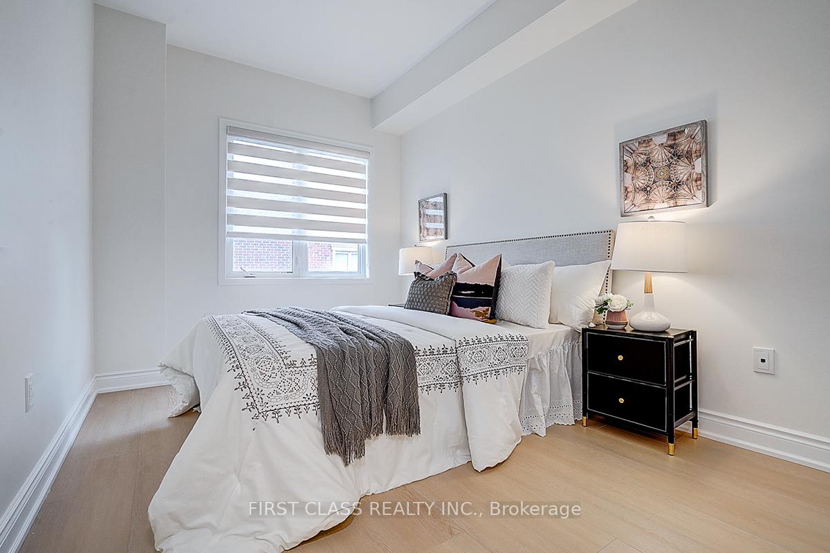 3 Bedrooms Condo at 17 Coneflower,  Toronto For sale
