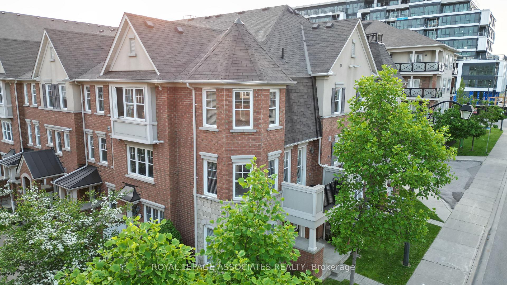 2 Bedrooms Condo at 50 Mendelssohn, Toronto For sale
