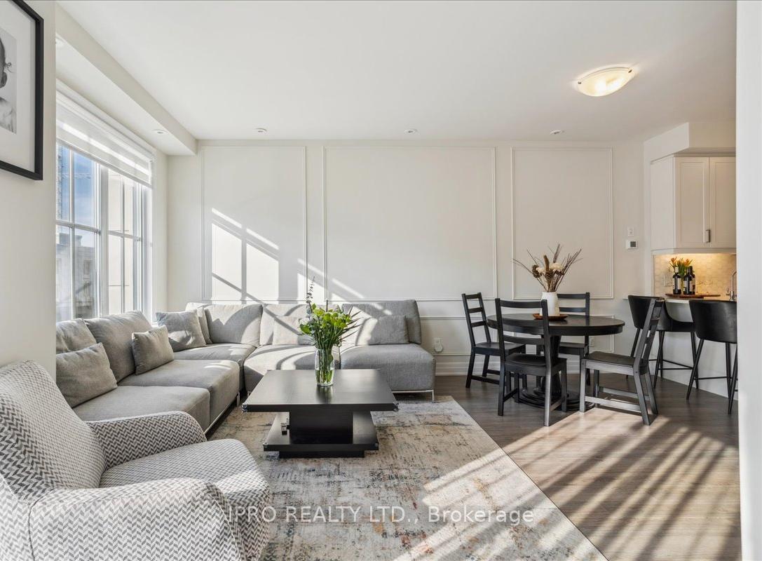 2 Bedrooms Condo at 652 Cricklewood, Mississauga For sale