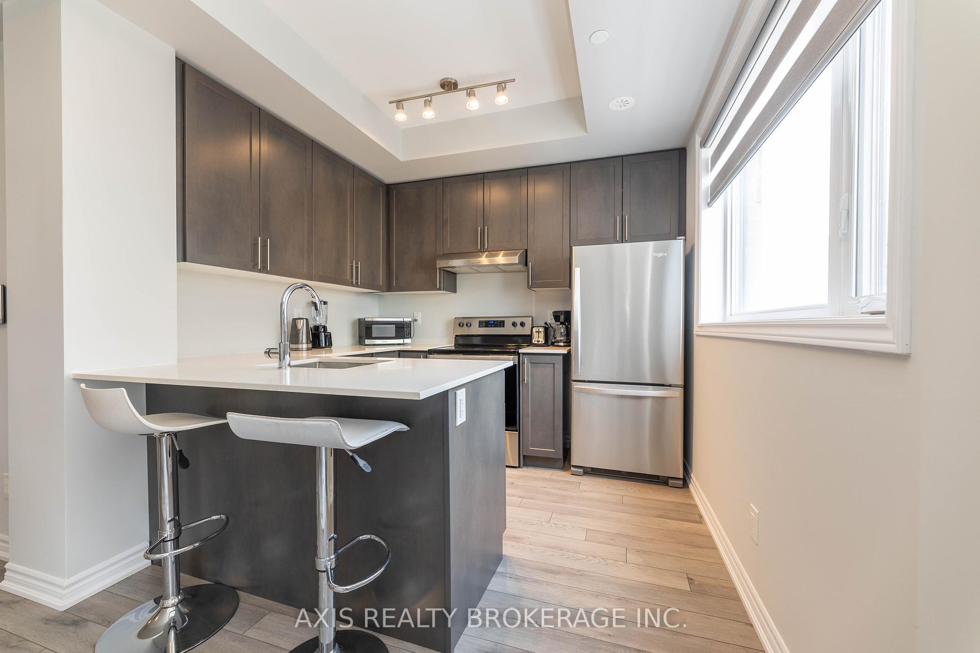 2 Bedrooms Condo at 349 Wheat Boom, Oakville For sale