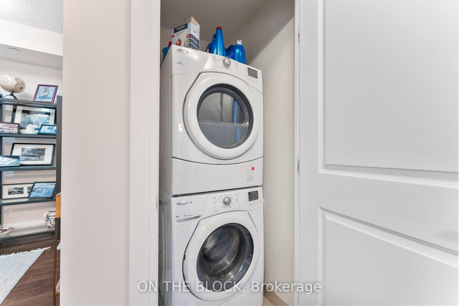2 Bedrooms Condo at 1 Old Mill, Toronto For sale