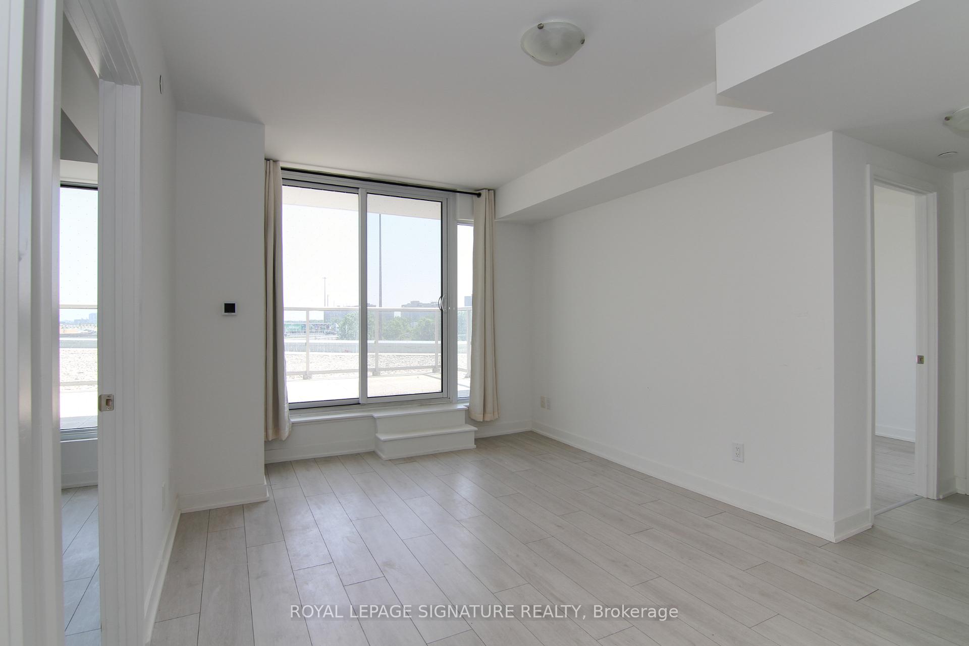3 Bedrooms Condo at 2033 Kennedy, Toronto For sale