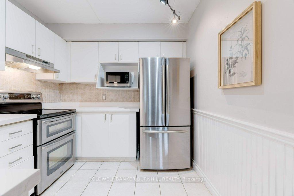 2 Bedrooms Condo at 2040 Cleaver,  Burlington For sale