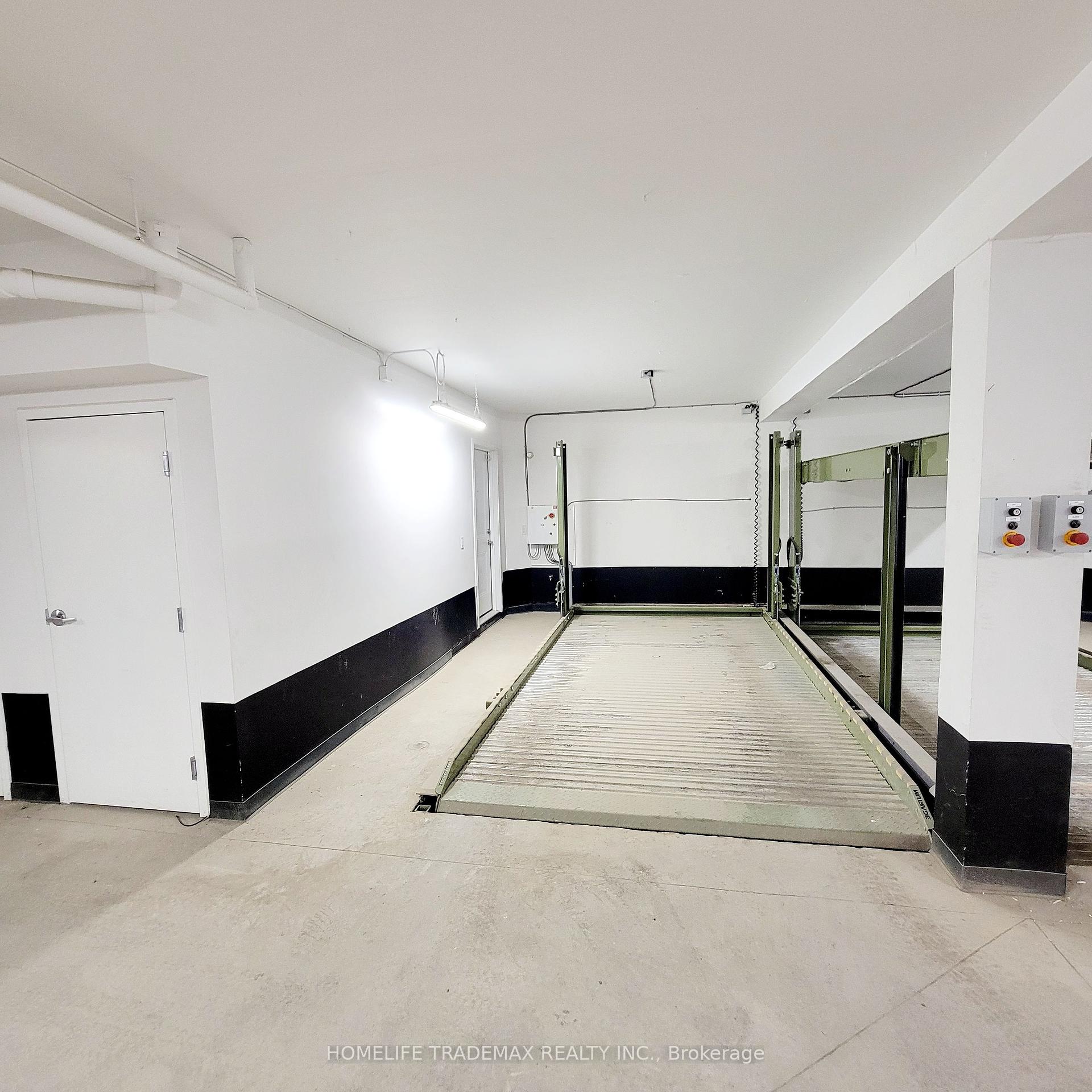3 Bedrooms Condo at 15 Lunar, Mississauga For sale