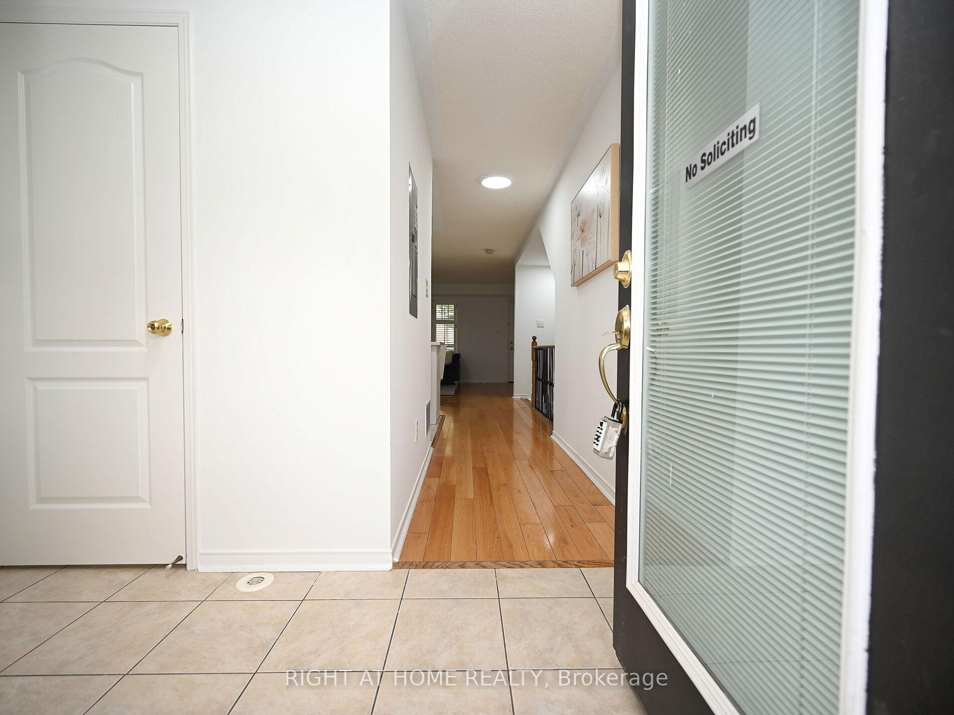 2 Bedrooms Condo at 3250 Bentley, Mississauga For sale