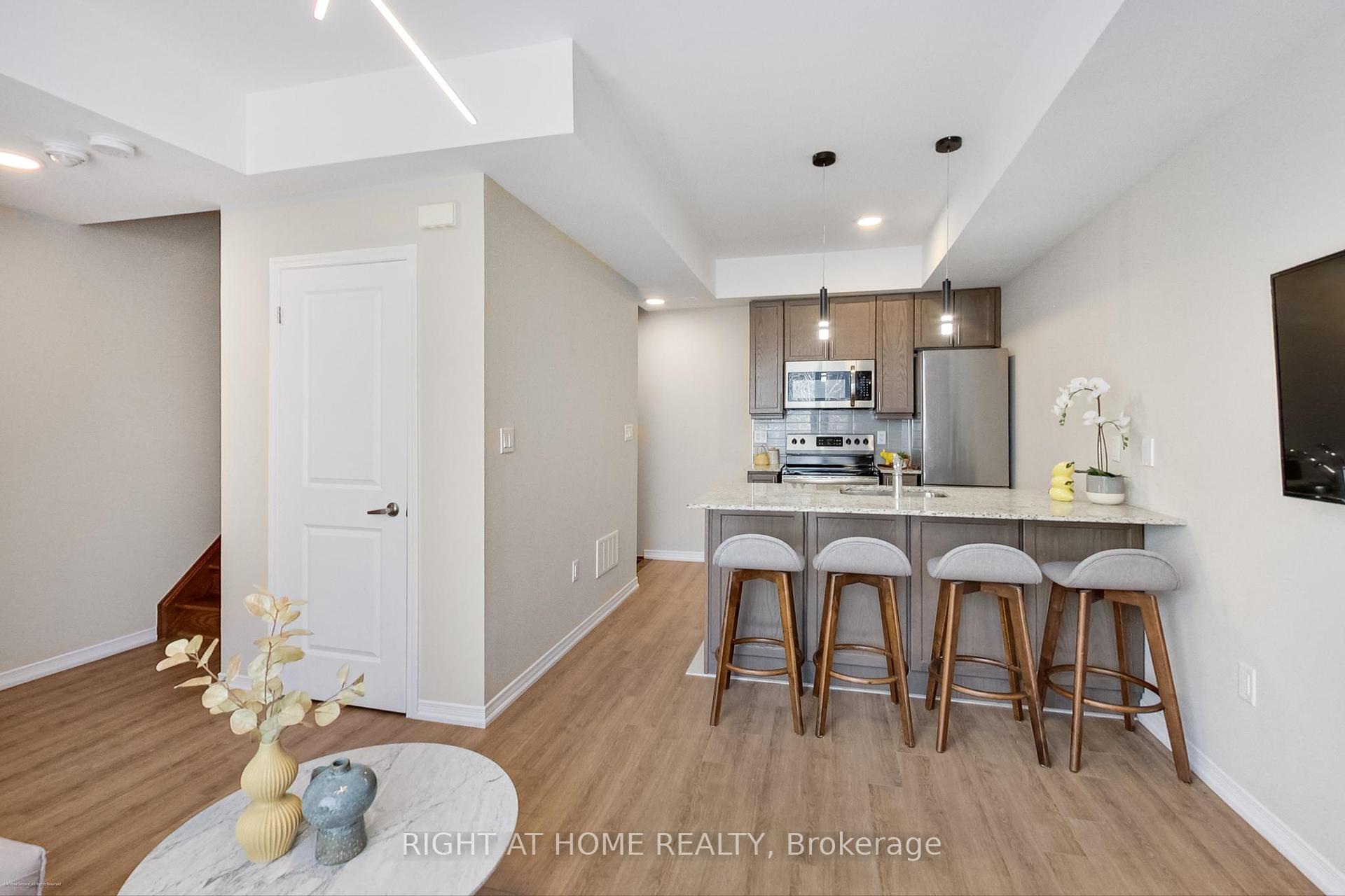 2 Bedrooms Condo at 30 Fieldway, Toronto For sale