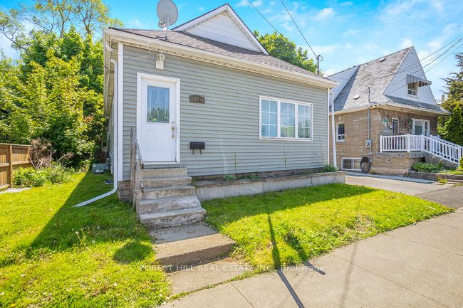224 Brucedale Avenue, Hamilton, ON L9A 1P3