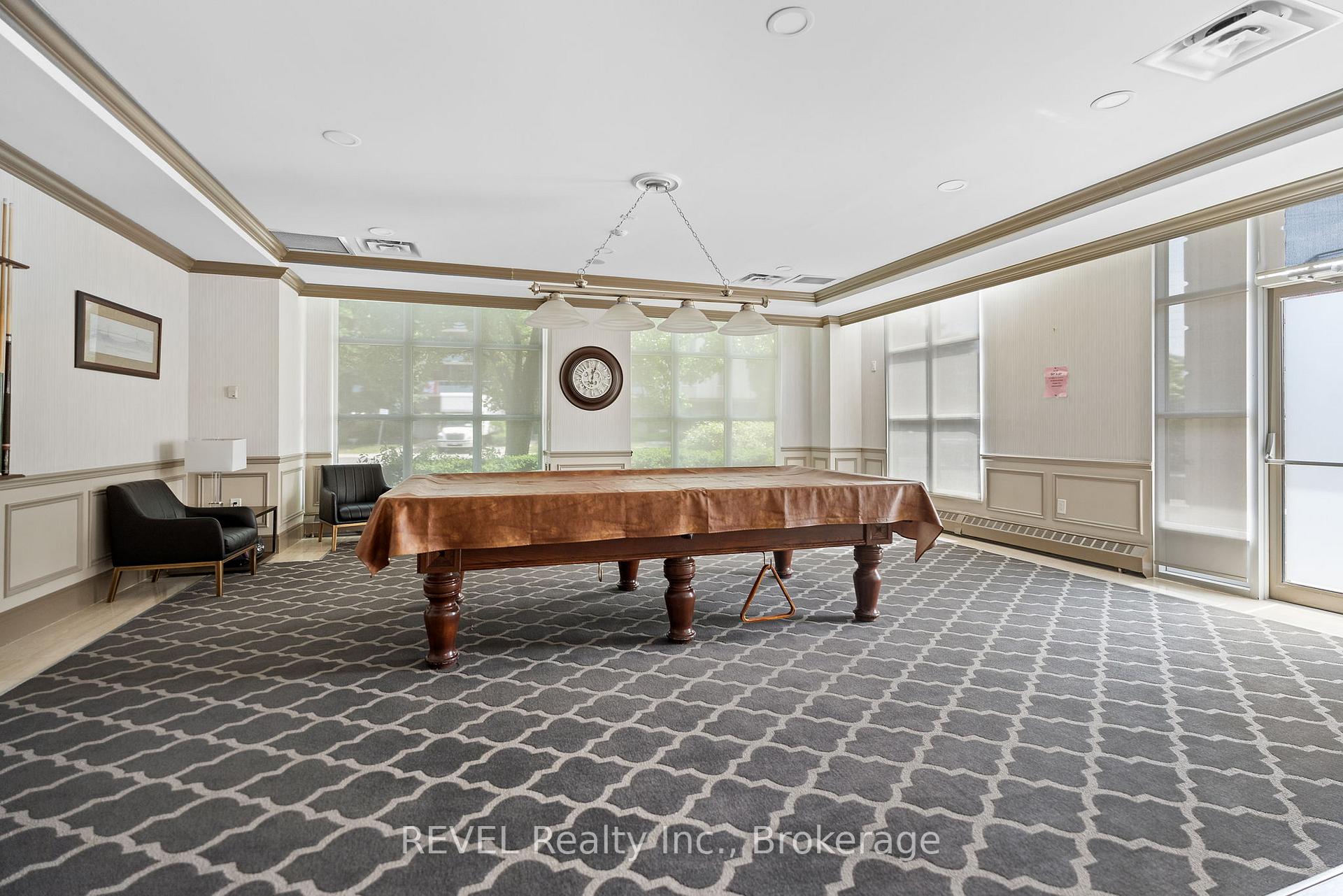 2 Bedrooms Condo at 442 Maple, Burlington For sale