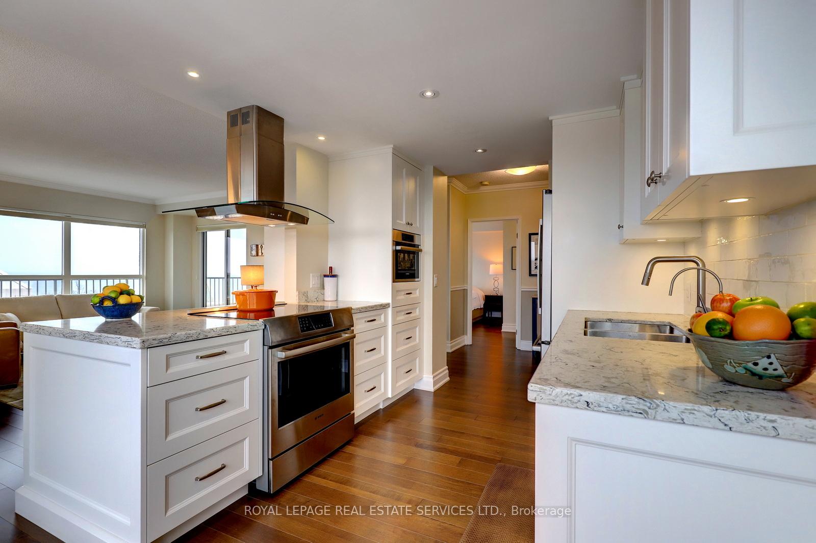 2 Bedrooms Condo at 2190 Lakeshore, Burlington For sale