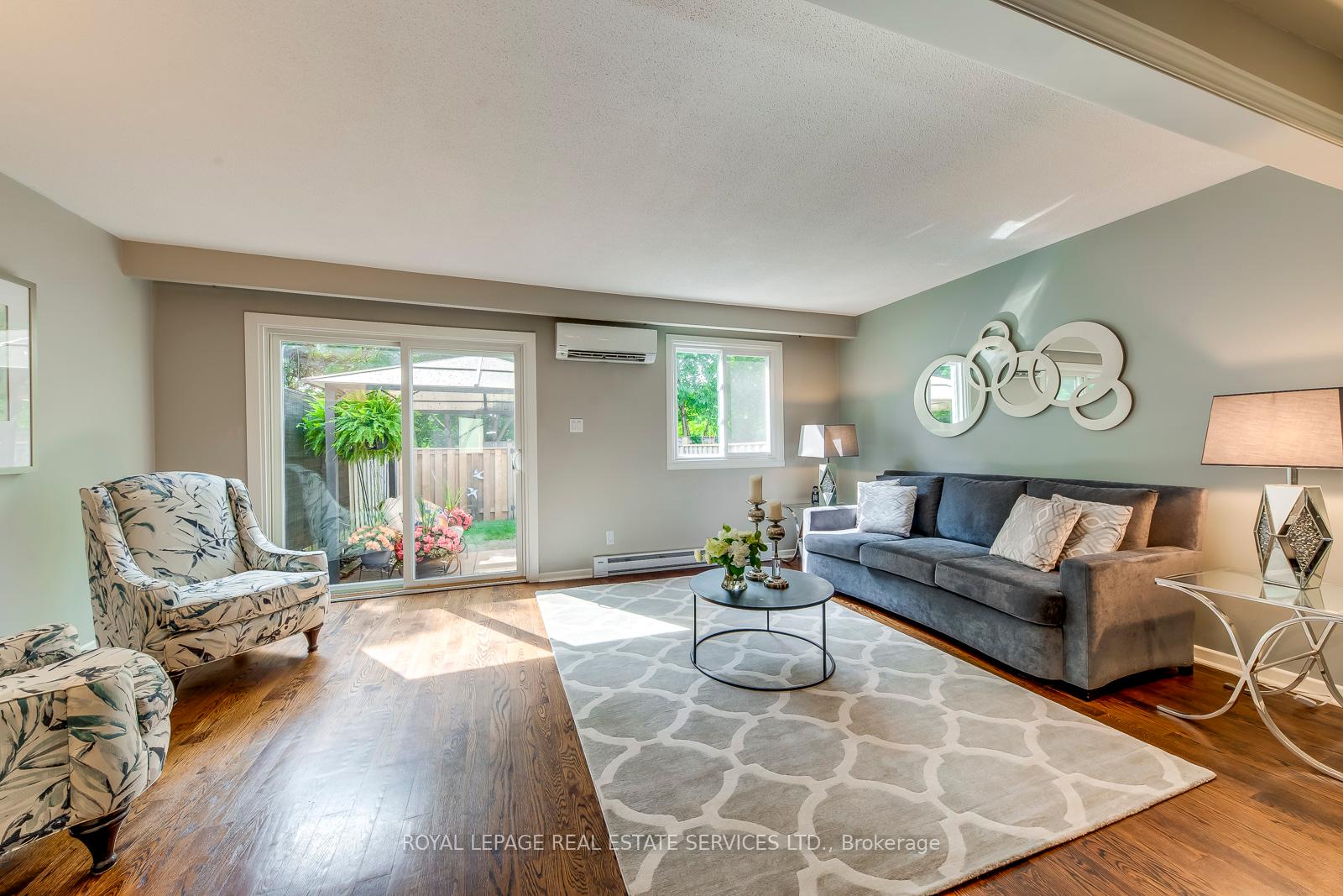 3 Bedrooms Condo at 1444 Sixth, Oakville For sale
