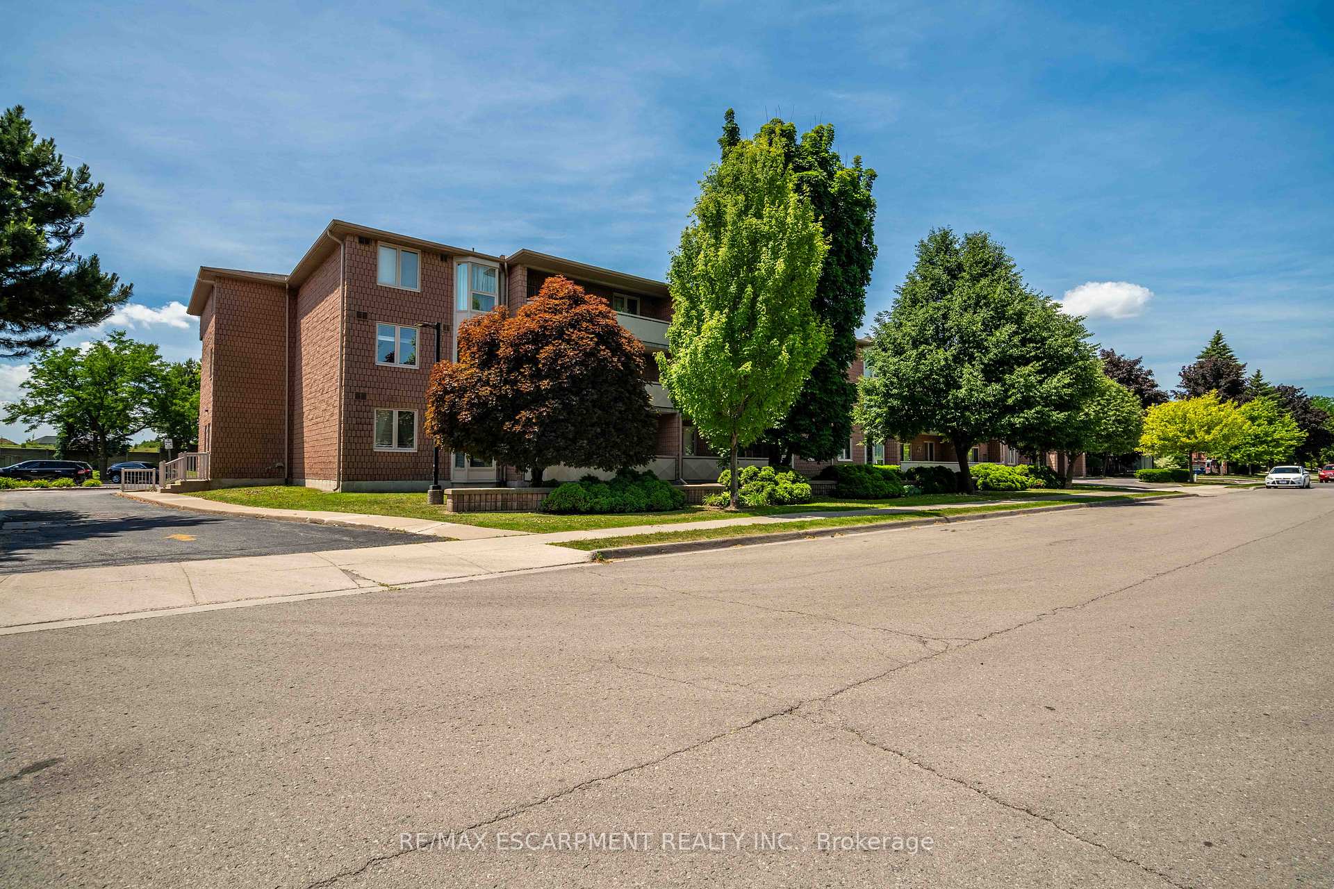 2 Bedrooms Condo at 416 Limeridge, Hamilton For sale