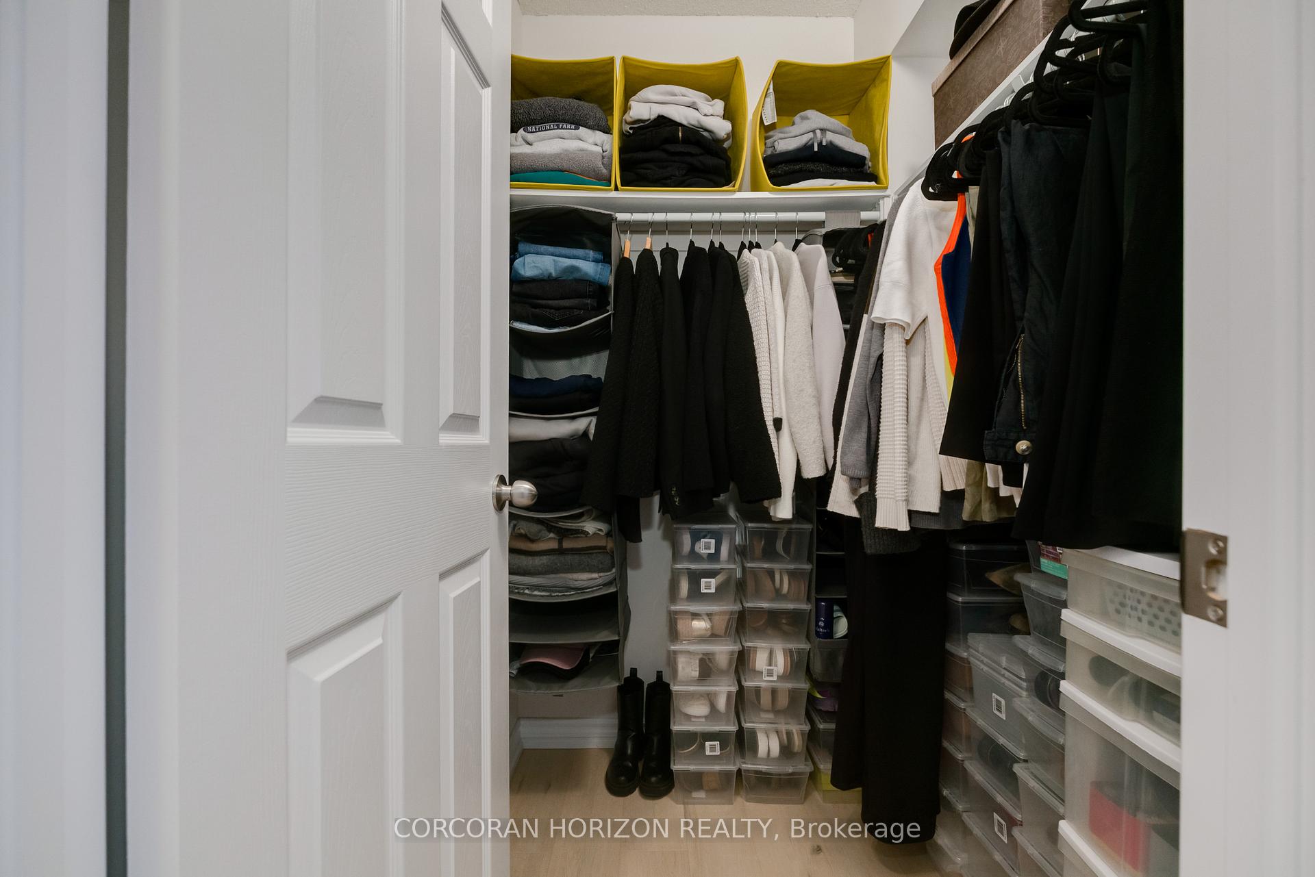 3 Bedrooms Condo at 11 Eaton Park, Toronto For sale
