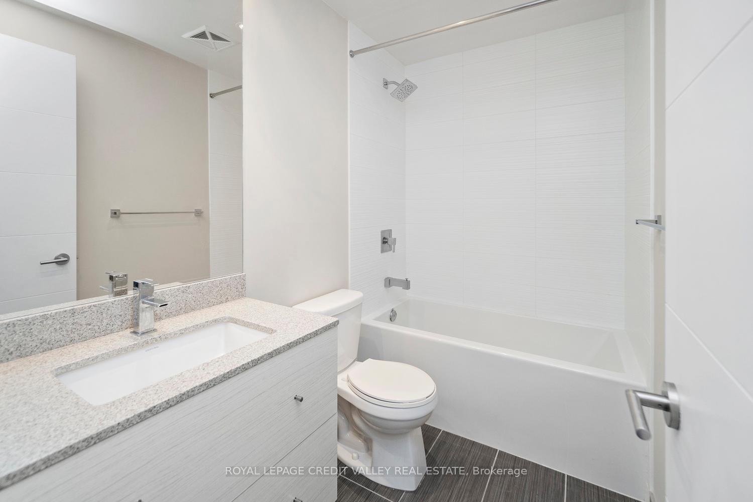 2 Bedrooms Condo at 525 Adelaide, Toronto For sale