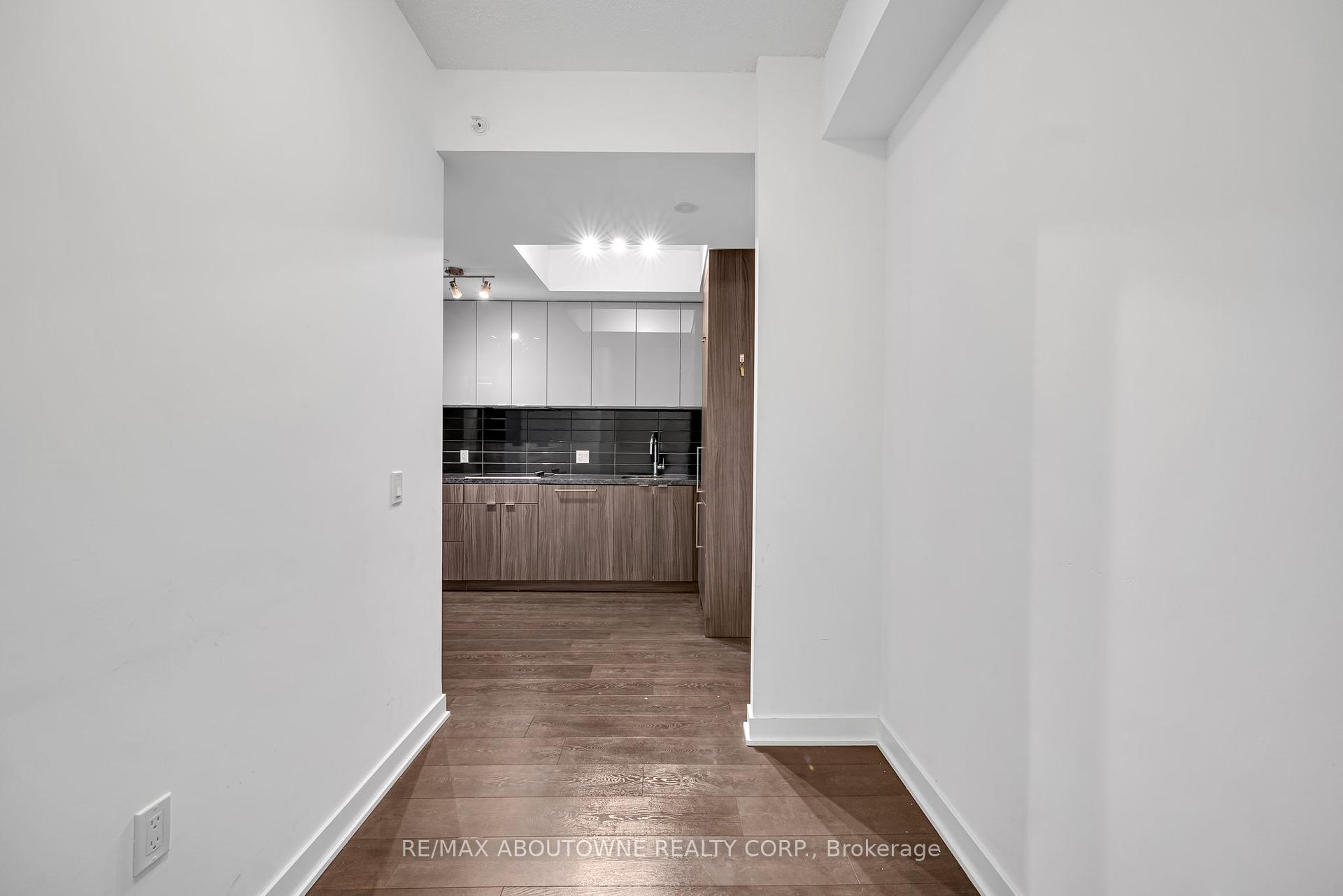 2 Bedrooms Condo at 115 Blue Jays, Toronto For sale