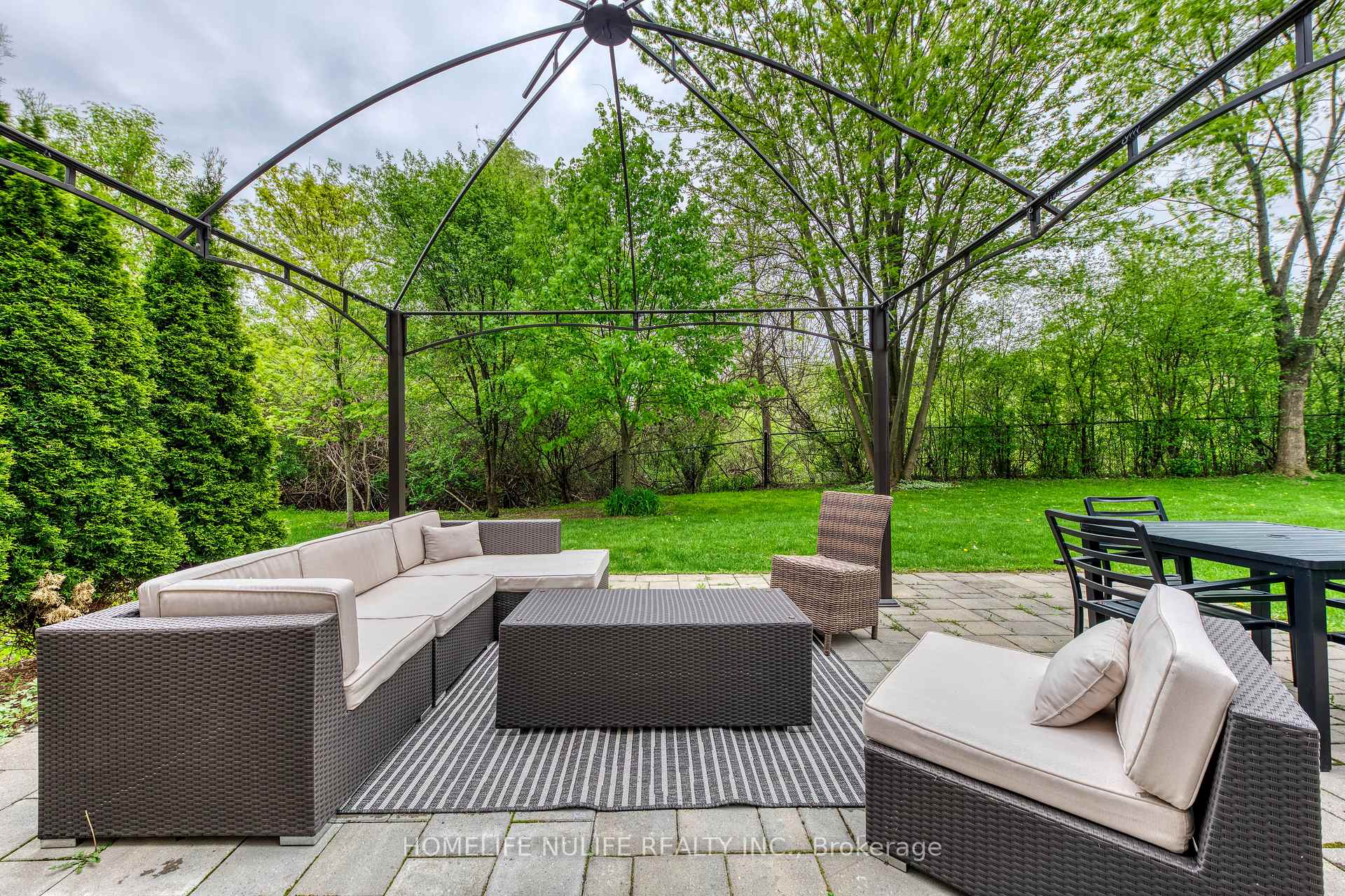3 Bedrooms Condo at 7284 Bellshire, Mississauga For sale