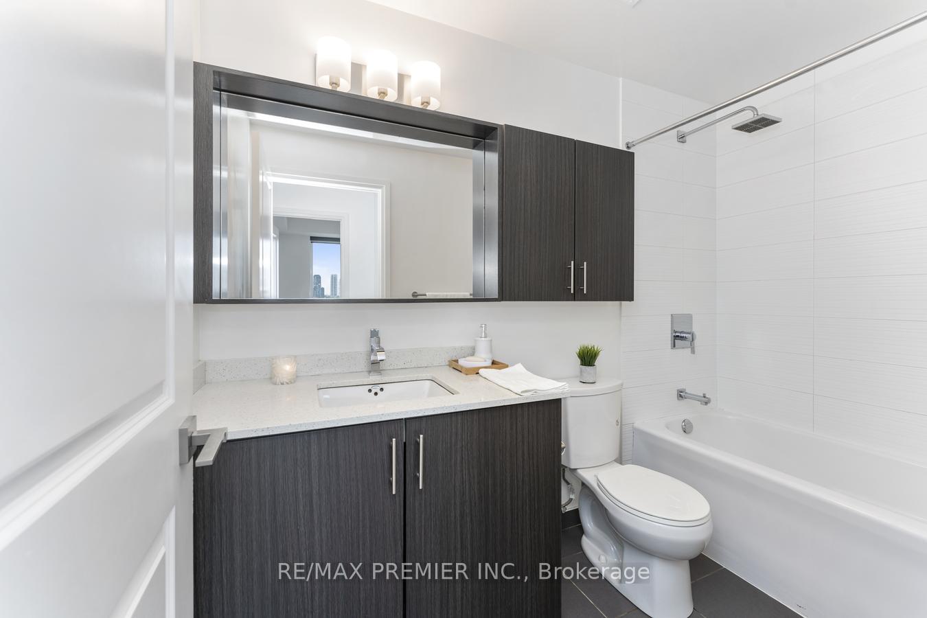 2 Bedrooms Condo at 3600 Highway 7, Vaughan For sale