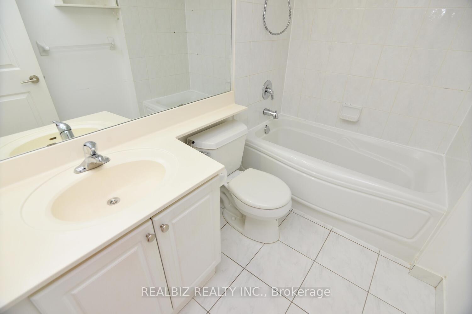 3 Bedrooms Condo at 4968 Yonge, Toronto For sale