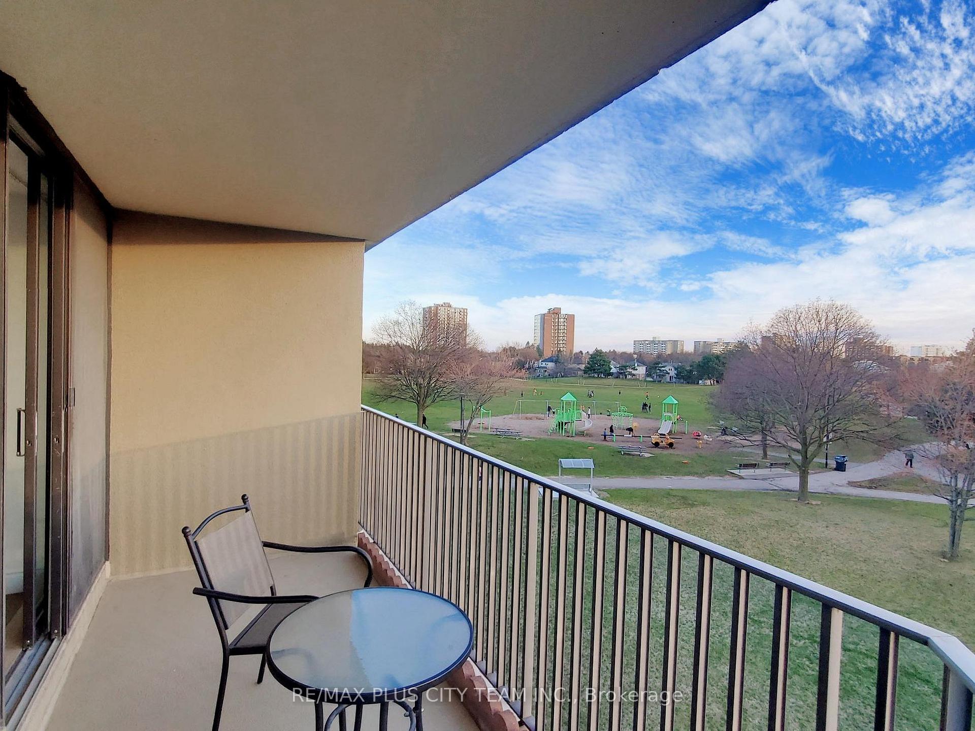 3 Bedrooms Condo at 6500 Montevideo,  Mississauga For sale