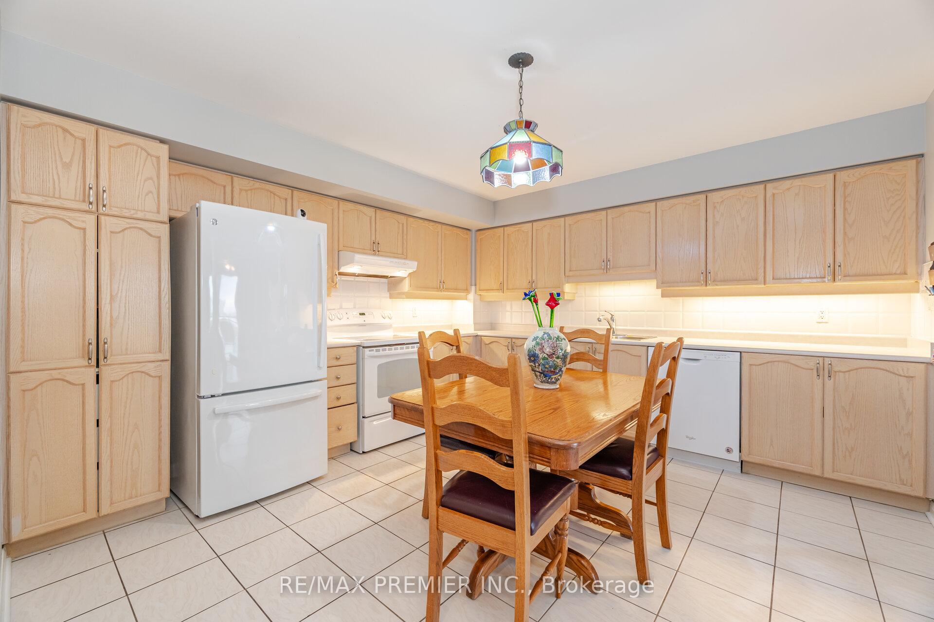 1 Bedroom Condo at 2502 Rutherford,  Vaughan For sale